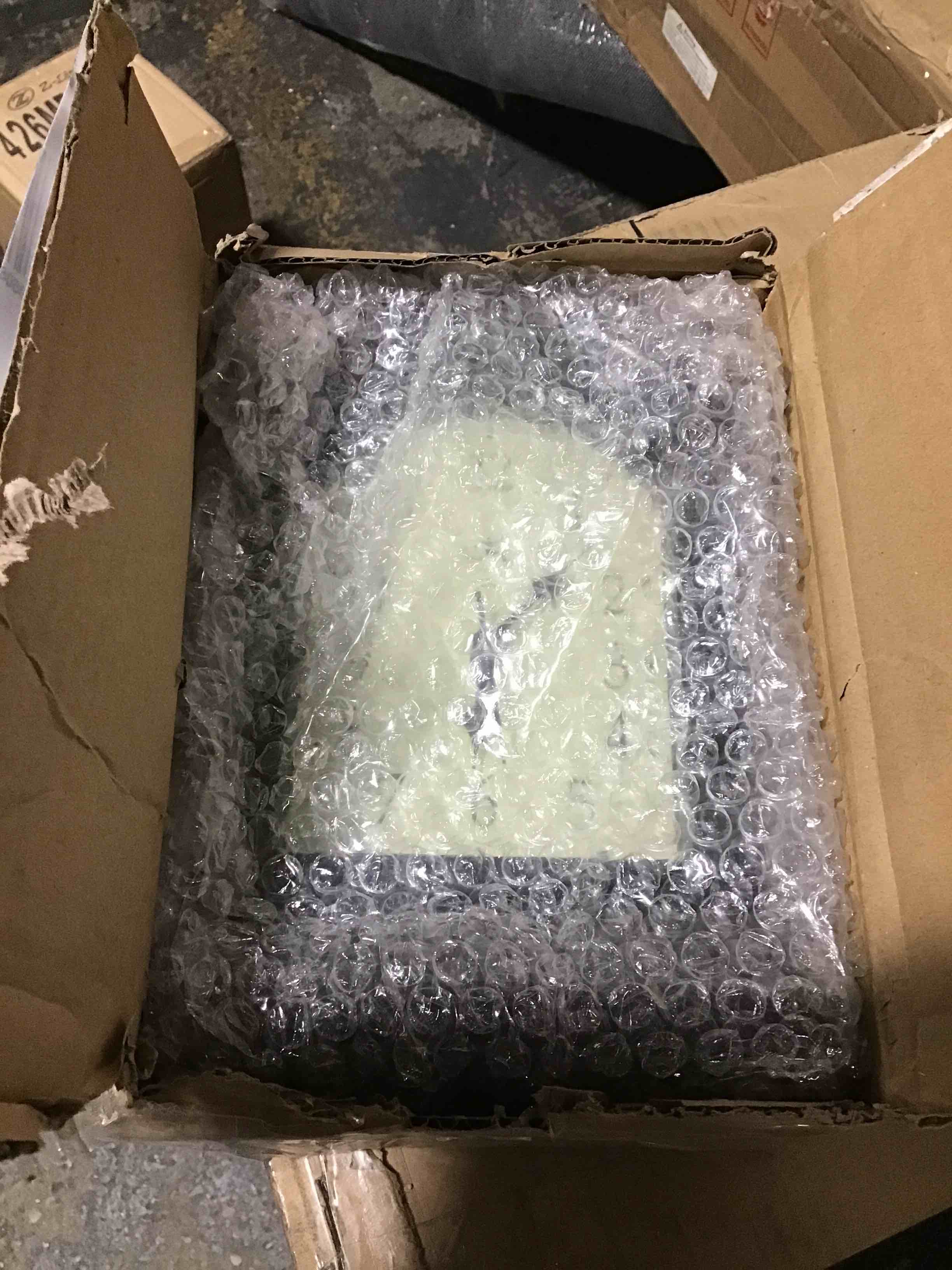 https://s3.amazonaws.com/lotting-images-prod/bidfta/RED5099386_1707414812529.jpeg