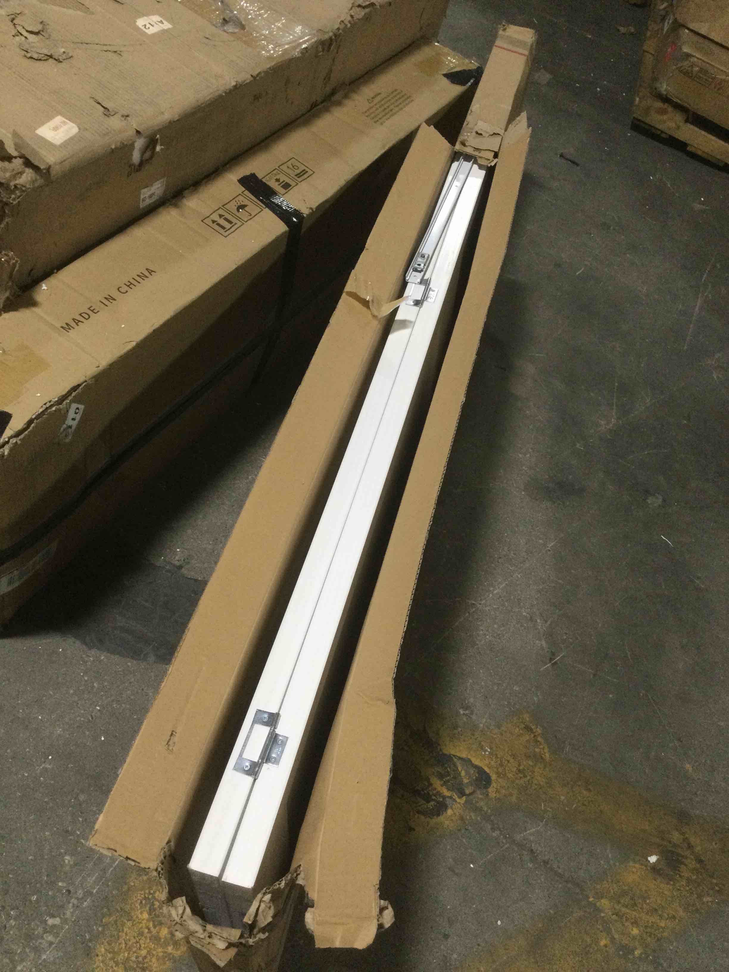https://s3.amazonaws.com/lotting-images-prod/bidfta/RED5099895_1709136169866.jpeg