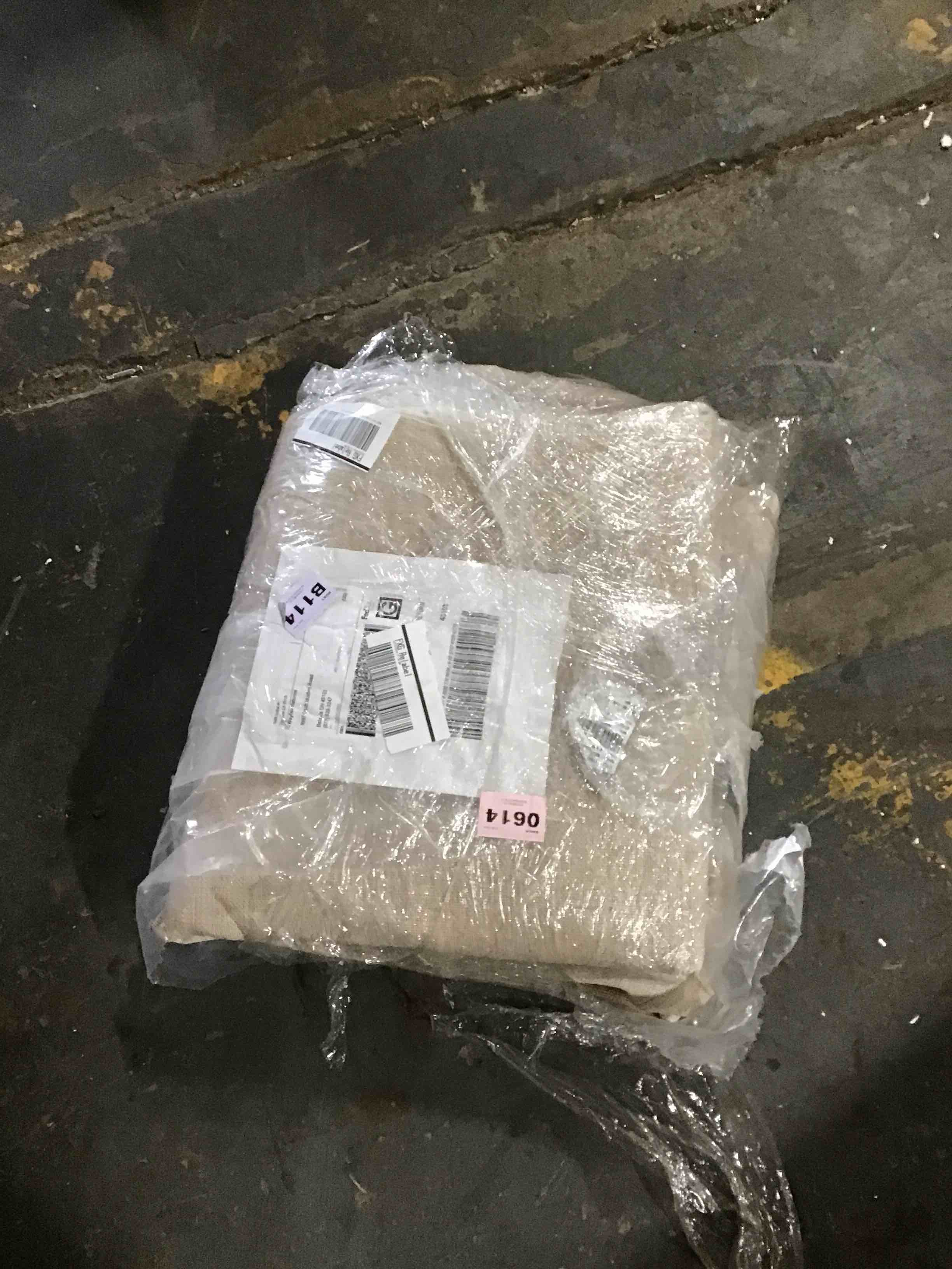 https://s3.amazonaws.com/lotting-images-prod/bidfta/RED5100128_1709743633619.jpeg