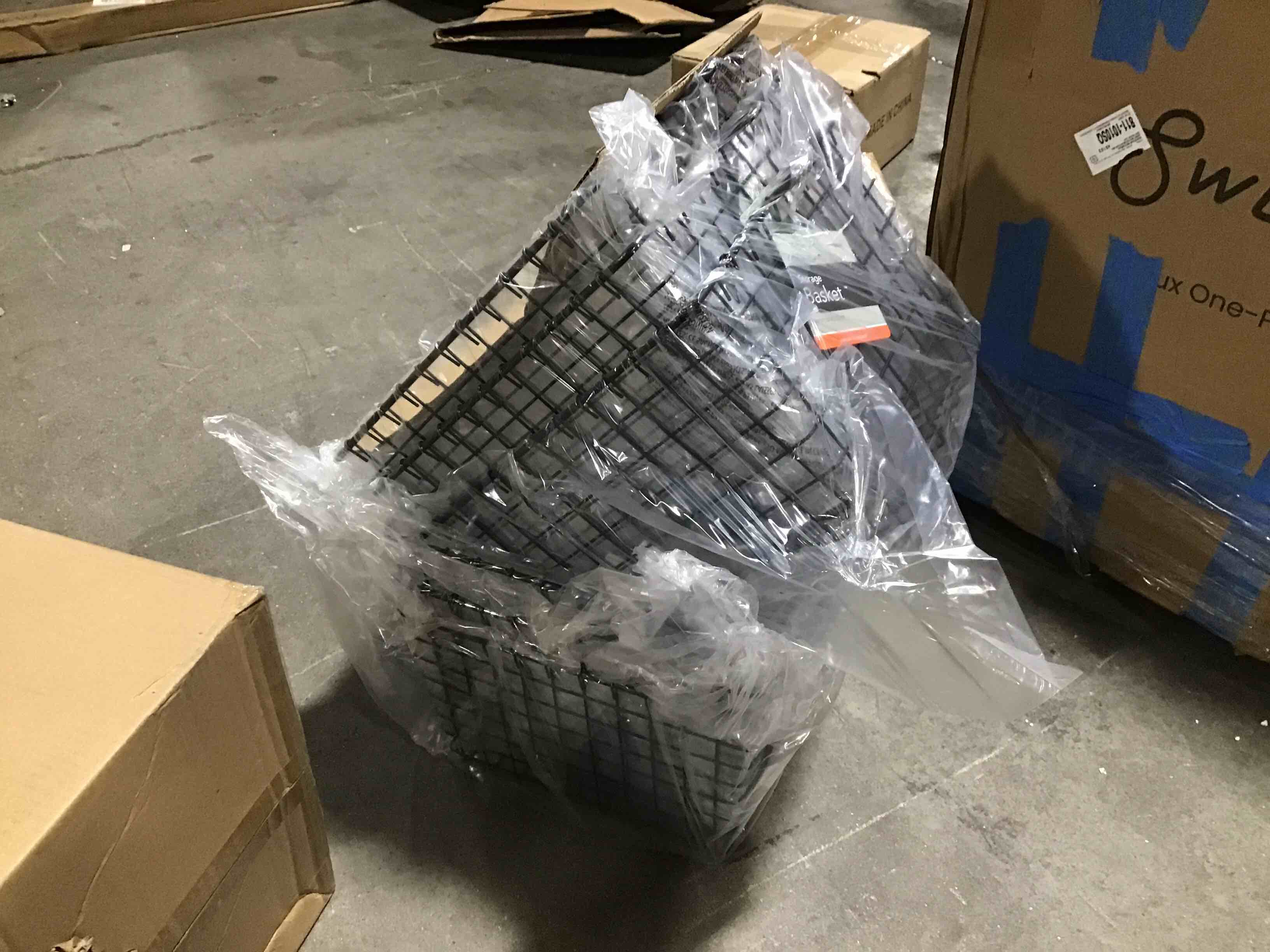 https://s3.amazonaws.com/lotting-images-prod/bidfta/RED5100235_1709916339554.jpeg
