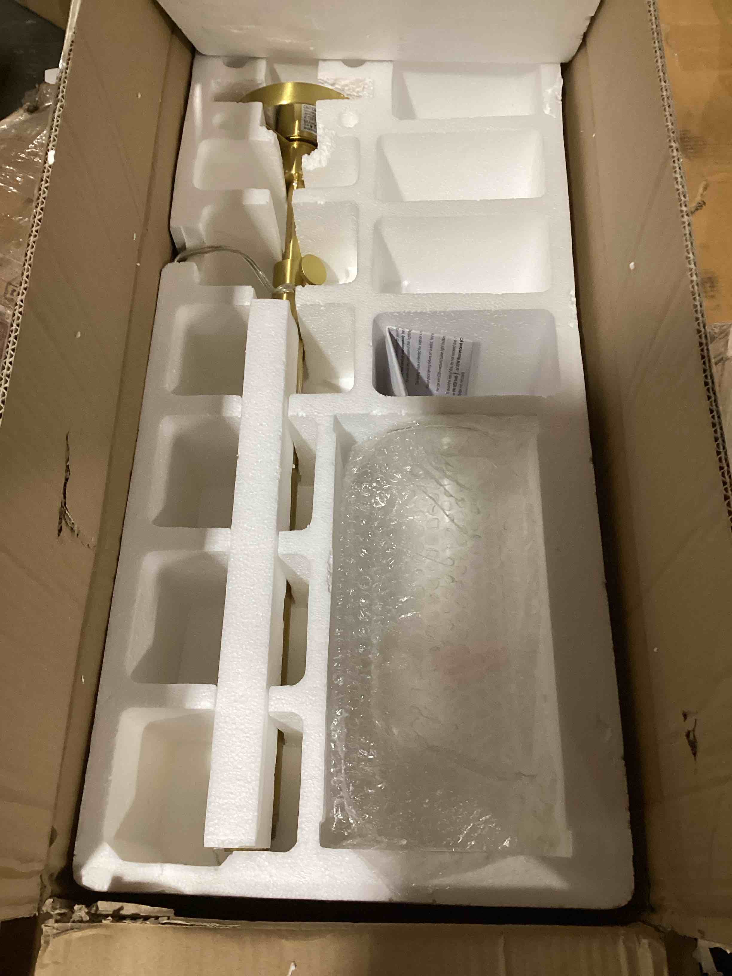 https://s3.amazonaws.com/lotting-images-prod/bidfta/RED5100977_1708976597438.jpeg