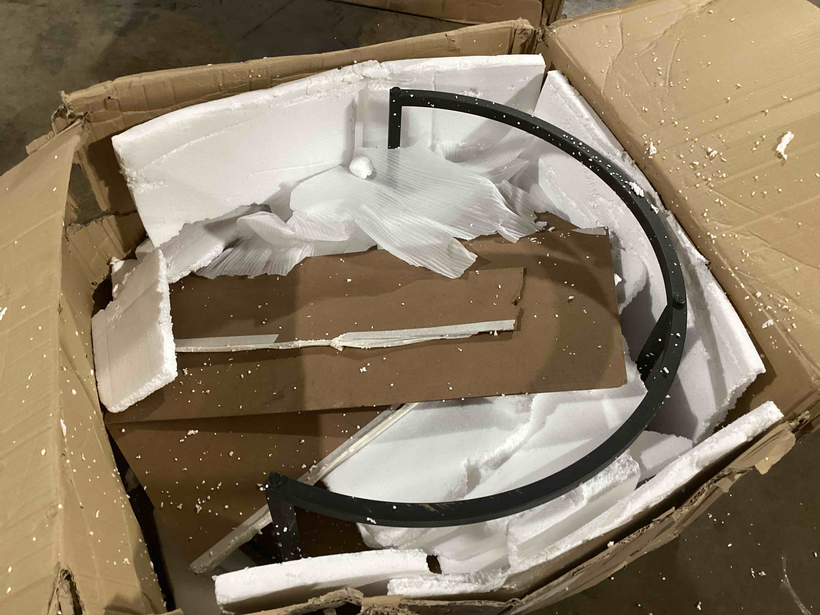 https://s3.amazonaws.com/lotting-images-prod/bidfta/RED5102203_1704904900852.jpeg