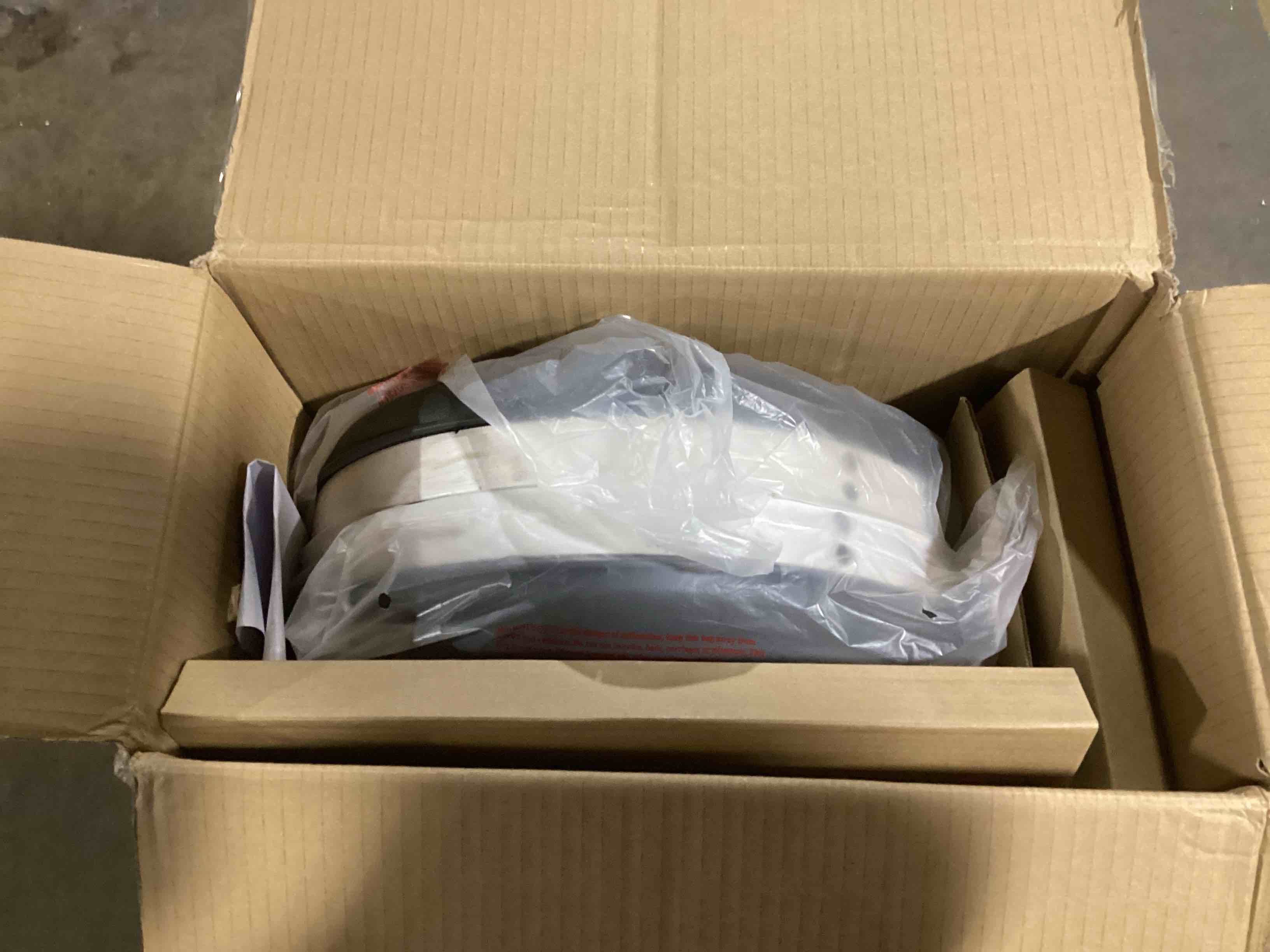 https://s3.amazonaws.com/lotting-images-prod/bidfta/RED5102208_1704909862277.jpeg