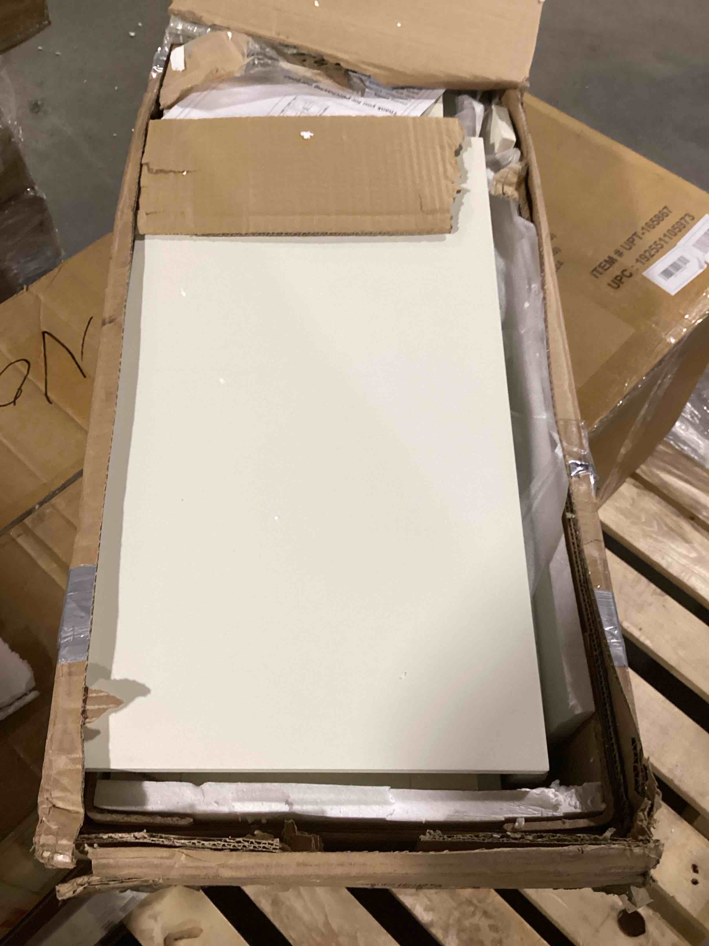 https://s3.amazonaws.com/lotting-images-prod/bidfta/RED5102214_1704911868155.jpeg