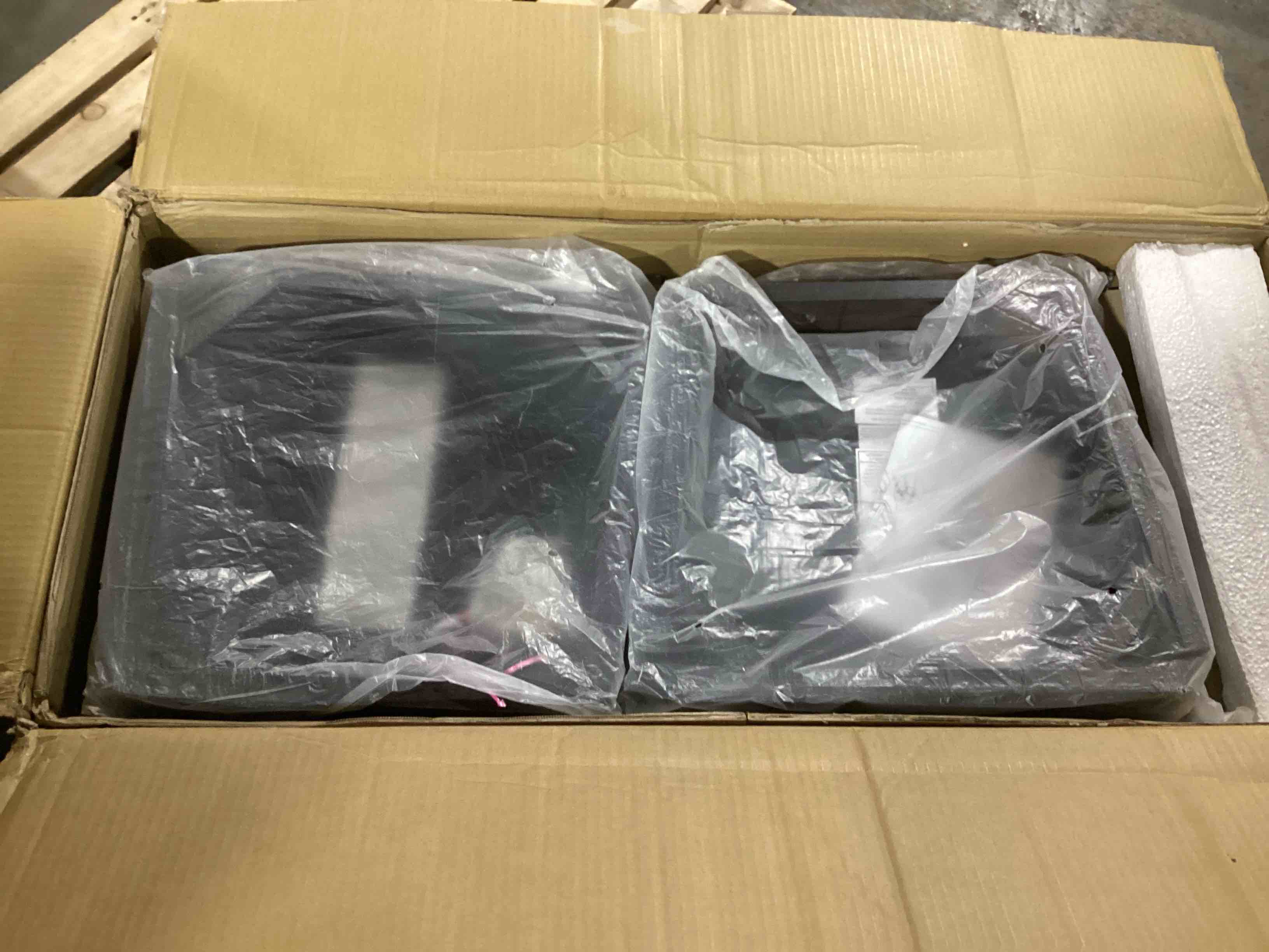 https://s3.amazonaws.com/lotting-images-prod/bidfta/RED5102216_1704912373152.jpeg