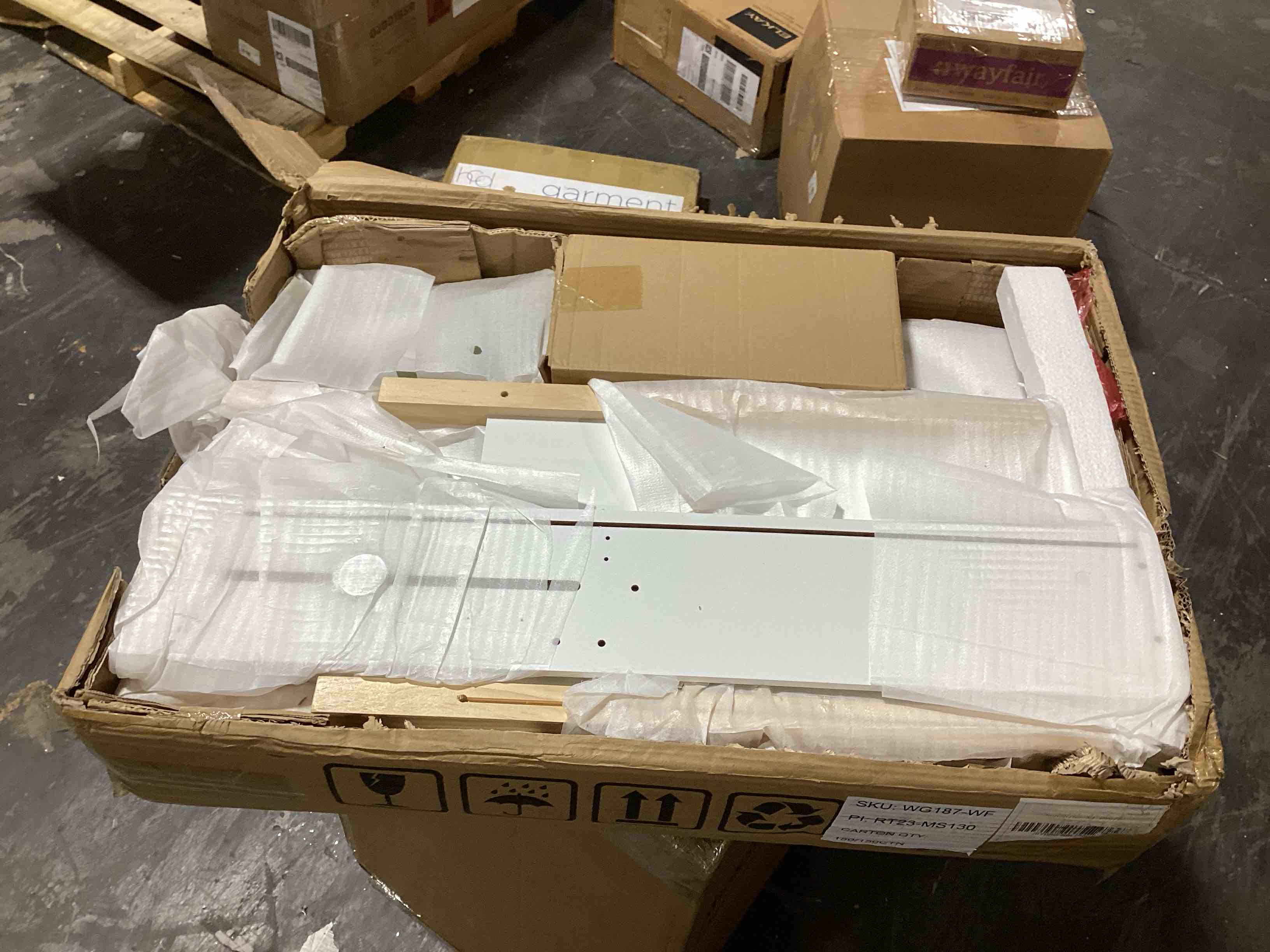 https://s3.amazonaws.com/lotting-images-prod/bidfta/RED5103329_1707426913865.jpeg