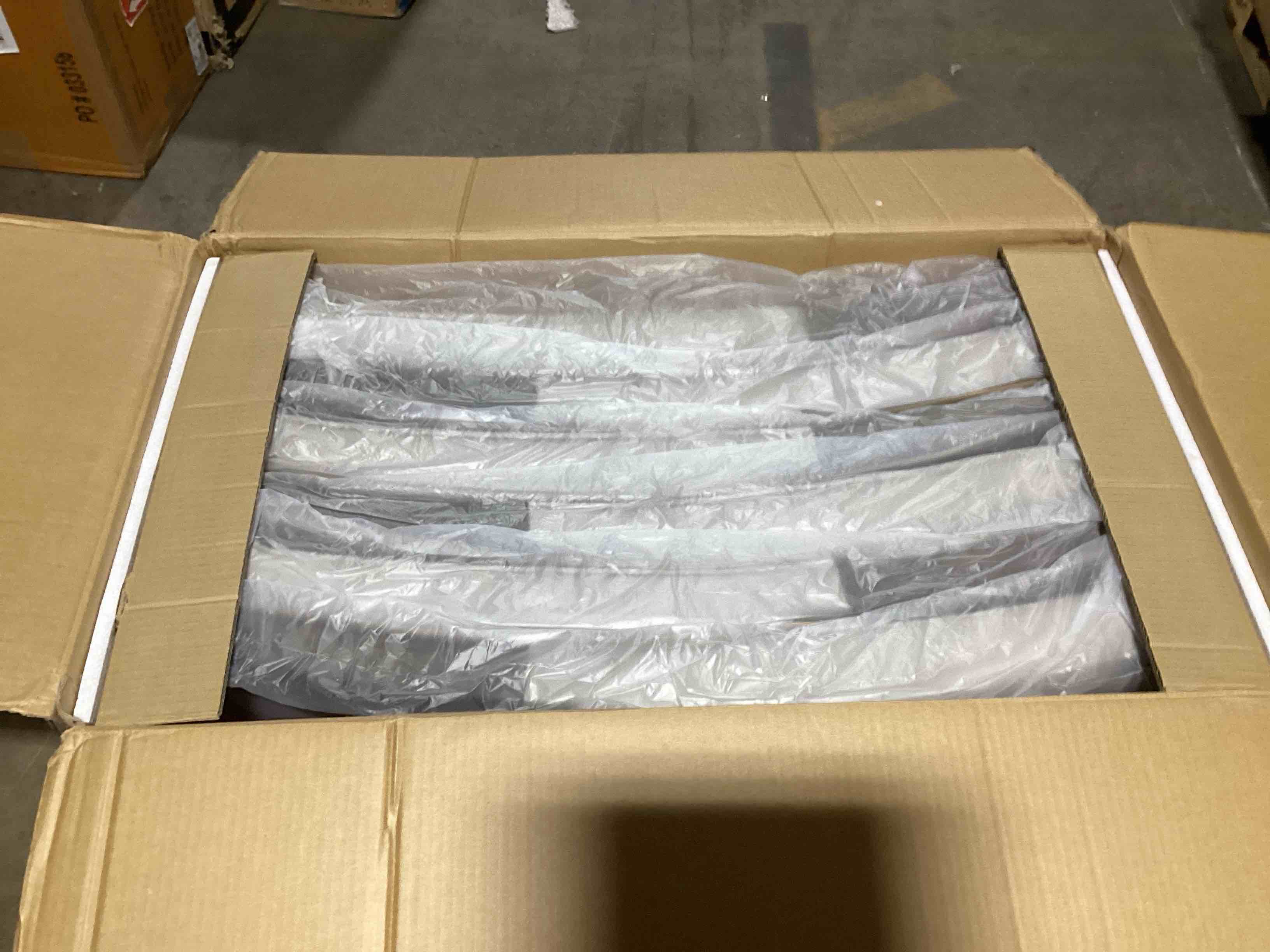 https://s3.amazonaws.com/lotting-images-prod/bidfta/RED5103423_1707587642769.jpeg