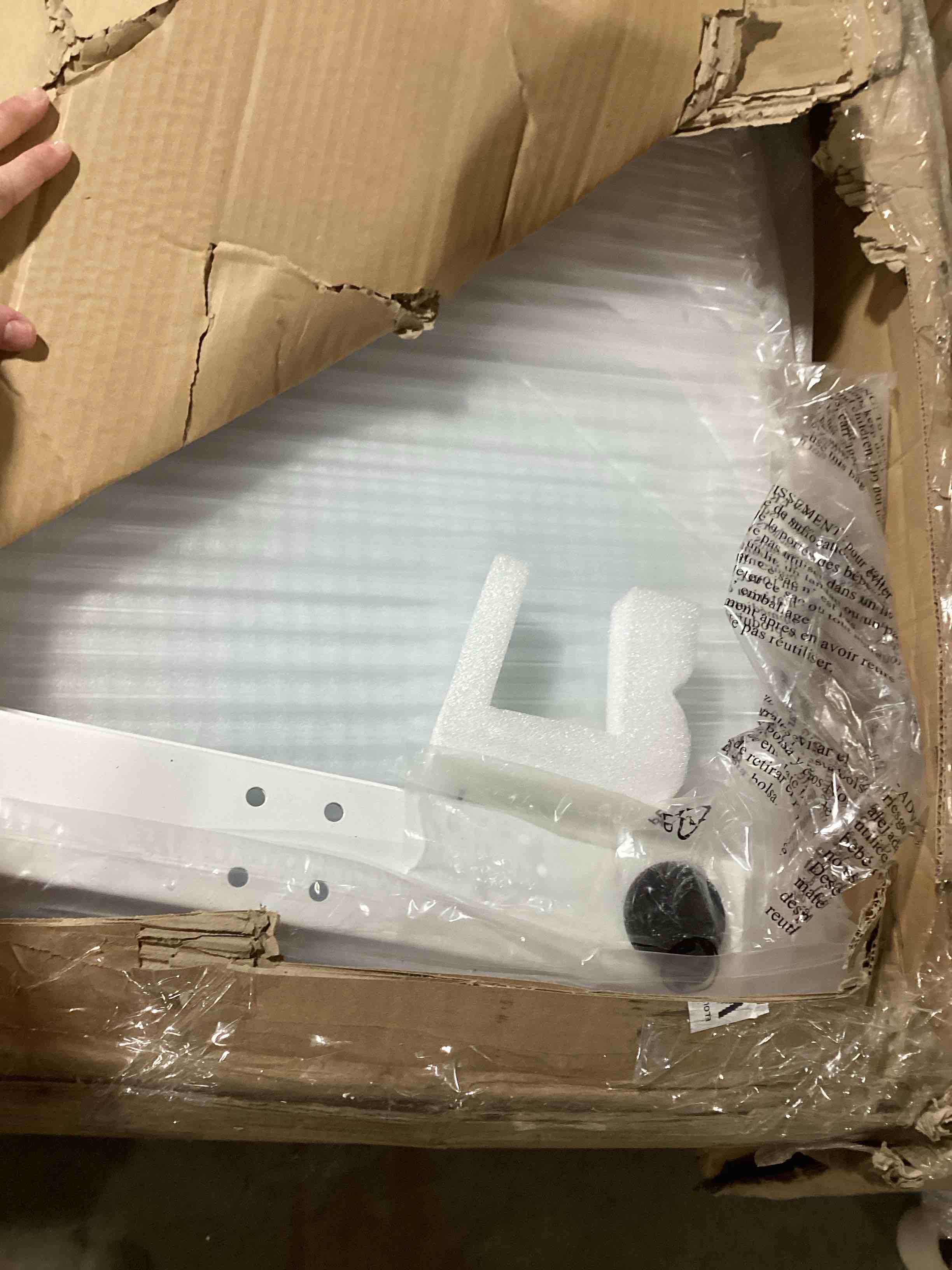 https://s3.amazonaws.com/lotting-images-prod/bidfta/RED5104004_1704892956380.jpeg