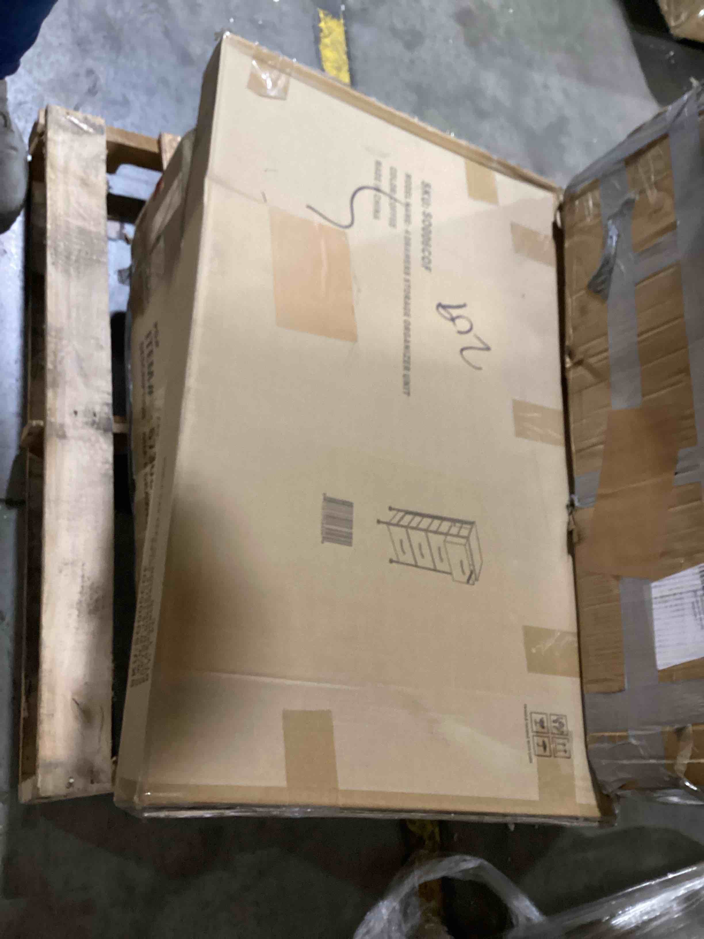 https://s3.amazonaws.com/lotting-images-prod/bidfta/RED5104069_1704911011227.jpeg