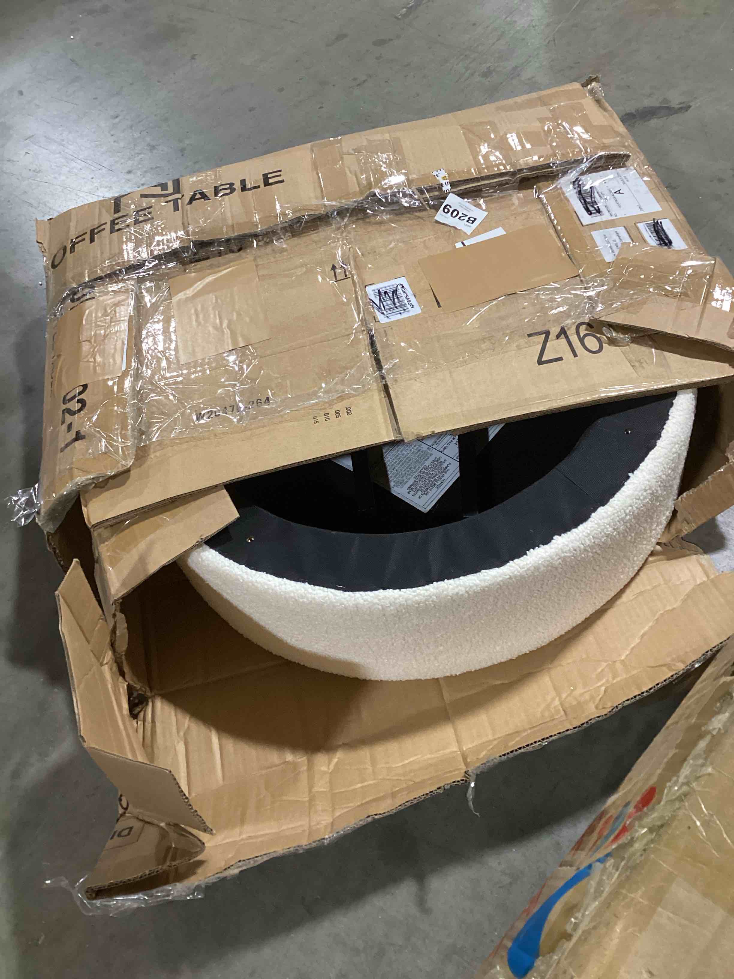 https://s3.amazonaws.com/lotting-images-prod/bidfta/RED5104102_1704918840251.jpeg