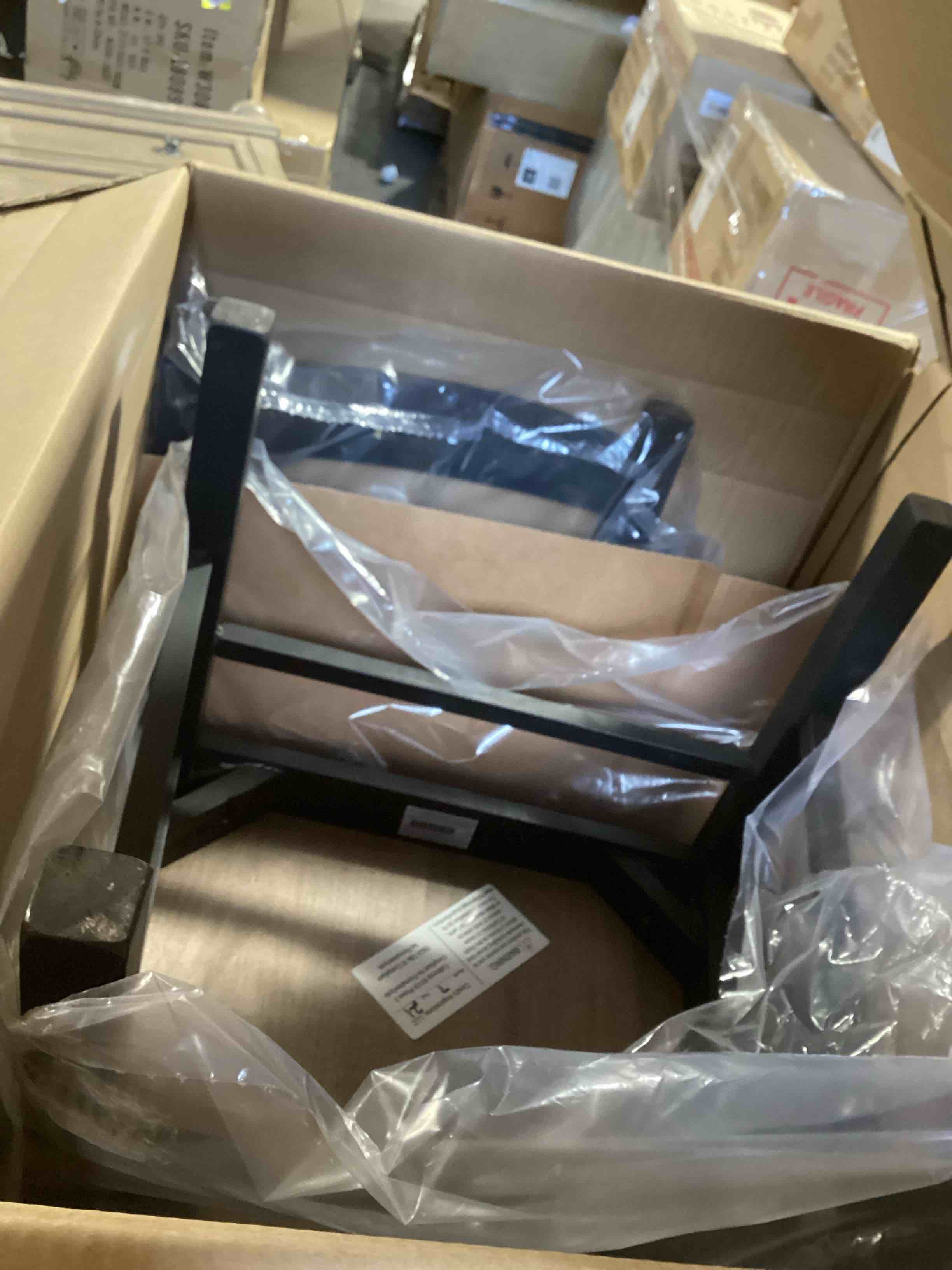 https://s3.amazonaws.com/lotting-images-prod/bidfta/RED5104228_1705002281799.jpeg