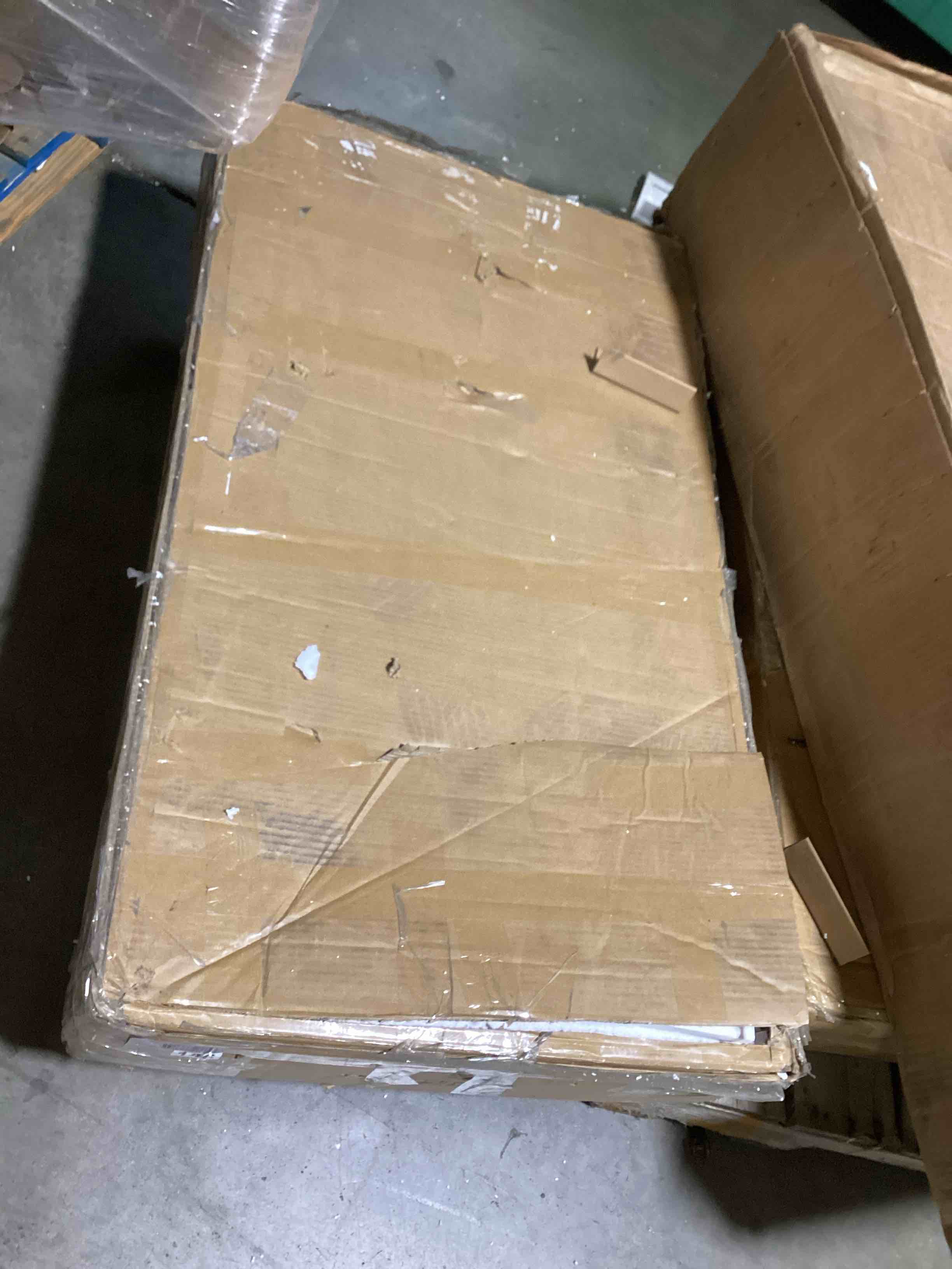 https://s3.amazonaws.com/lotting-images-prod/bidfta/RED5104313_1705082549656.jpeg
