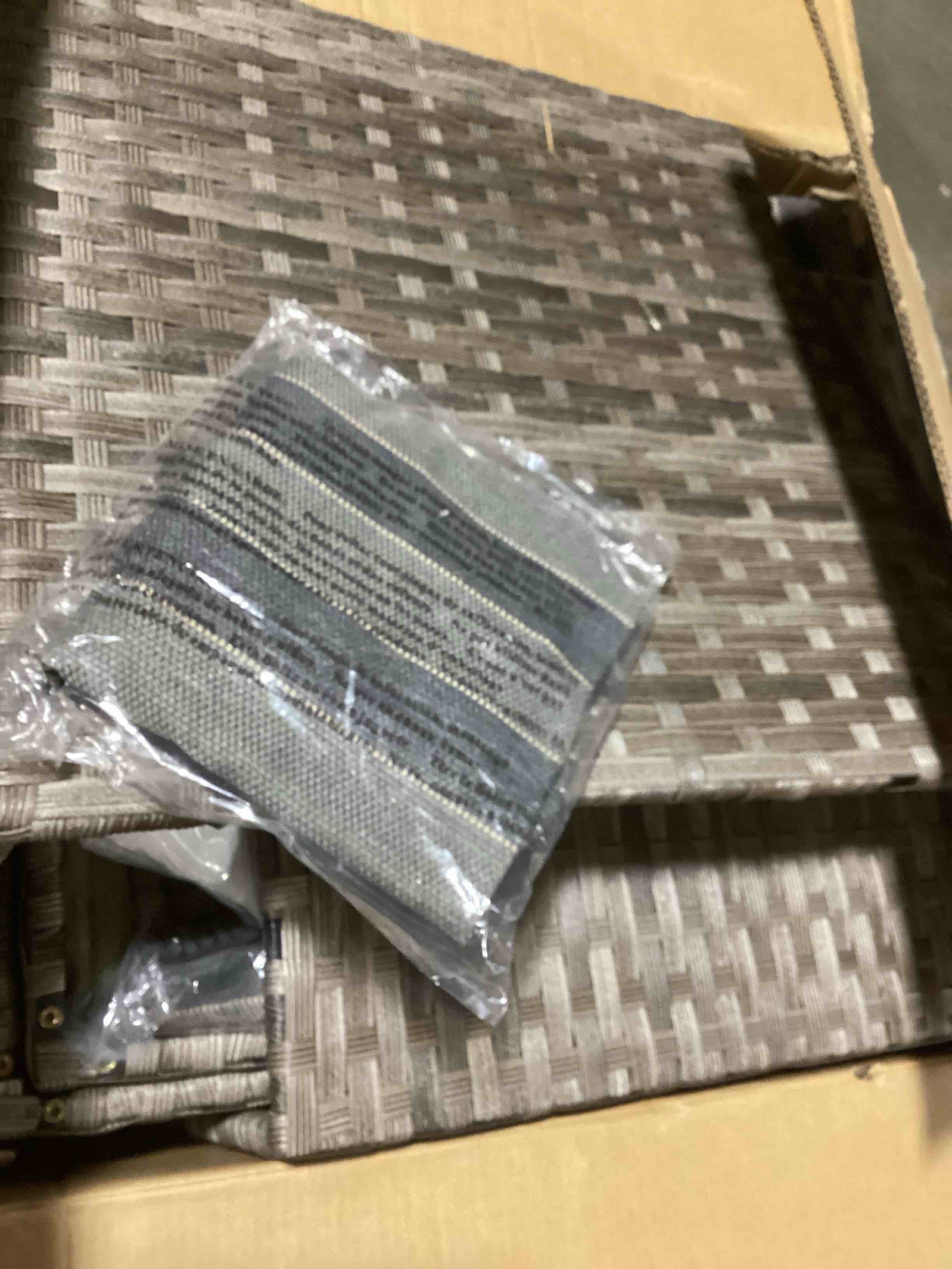 https://s3.amazonaws.com/lotting-images-prod/bidfta/RED5105970_1706013898763.jpeg