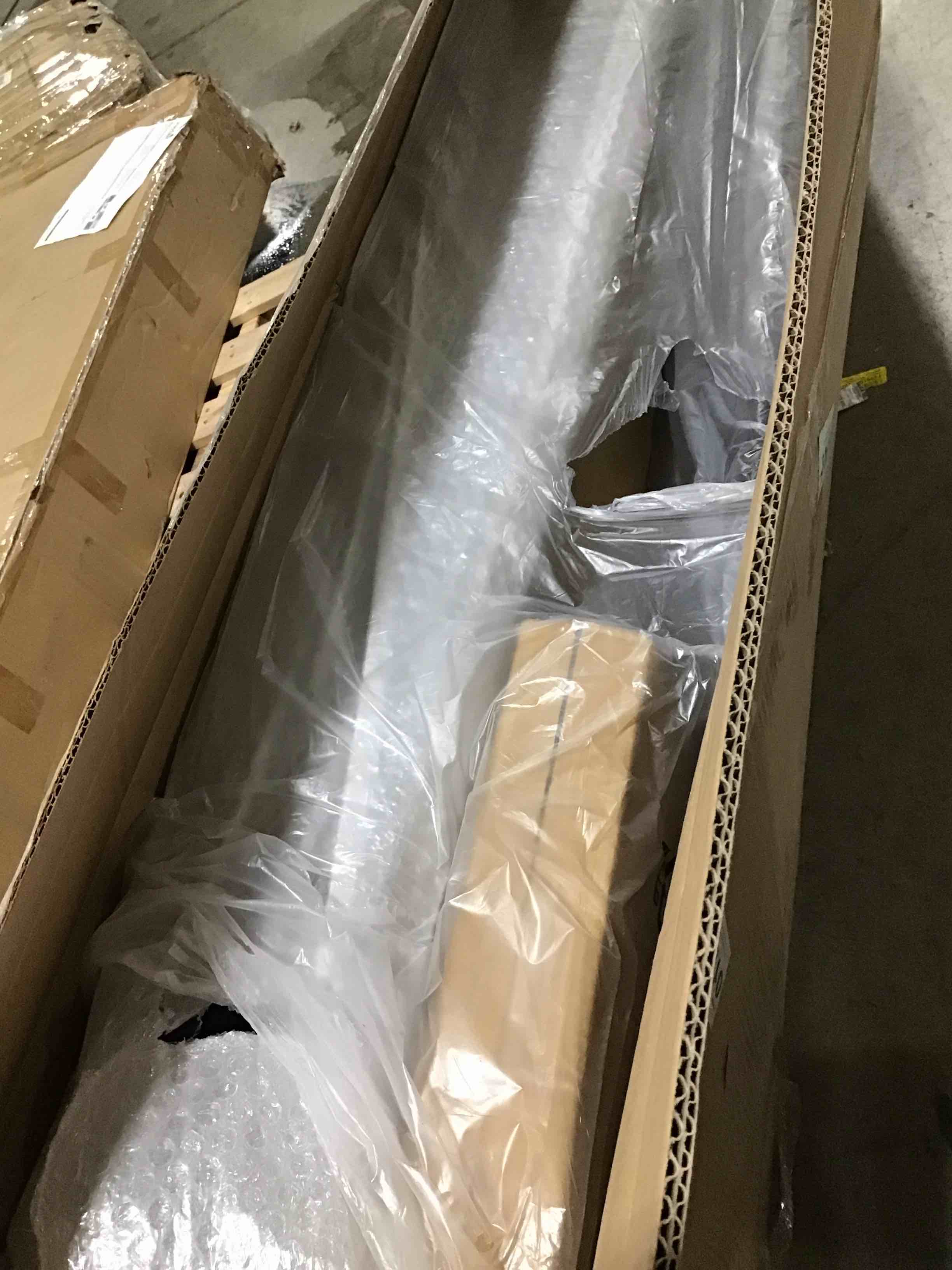 https://s3.amazonaws.com/lotting-images-prod/bidfta/RED5106465_1706727258513.jpeg