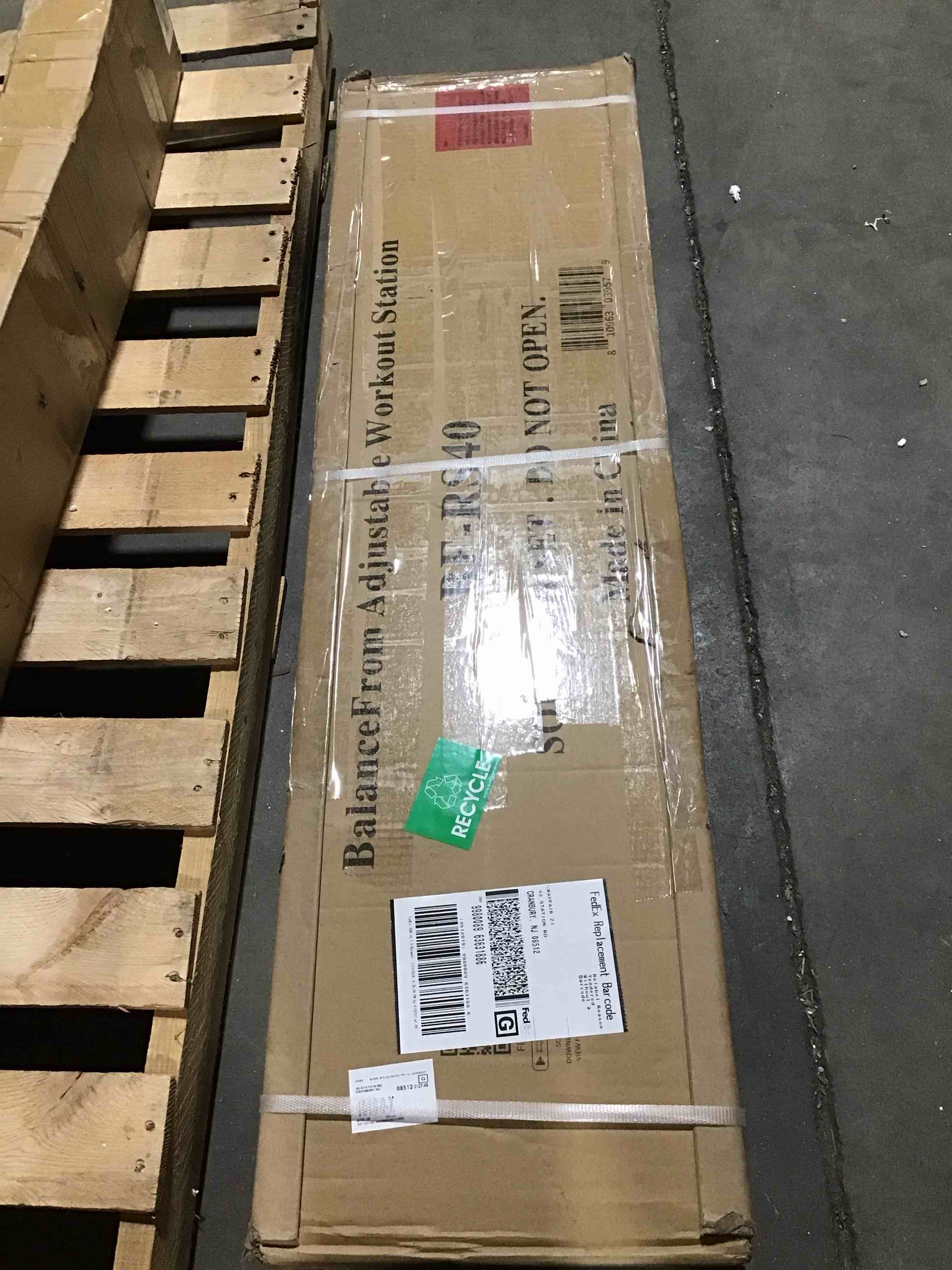 https://s3.amazonaws.com/lotting-images-prod/bidfta/RED5106972_1707494584101.jpeg