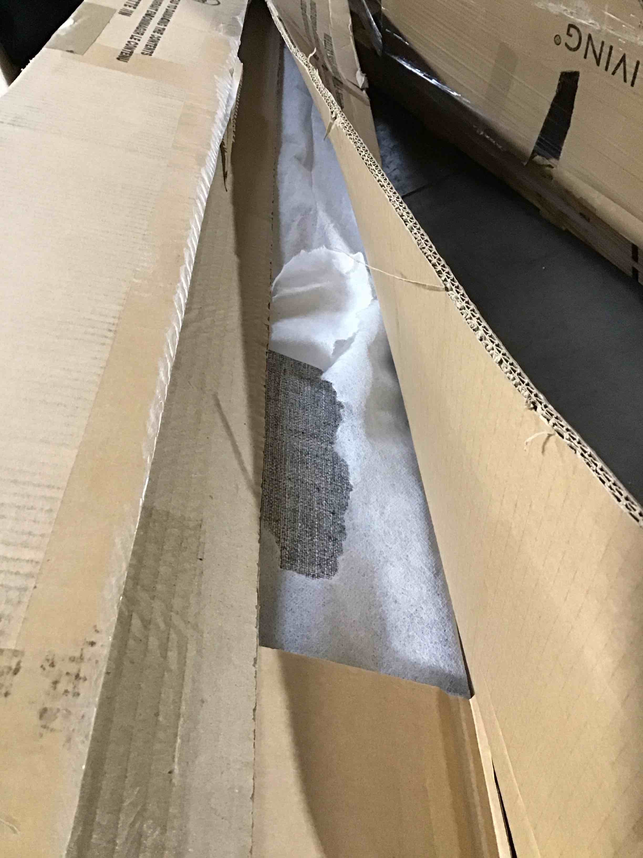 https://s3.amazonaws.com/lotting-images-prod/bidfta/RED5107007_1707511626390.jpeg