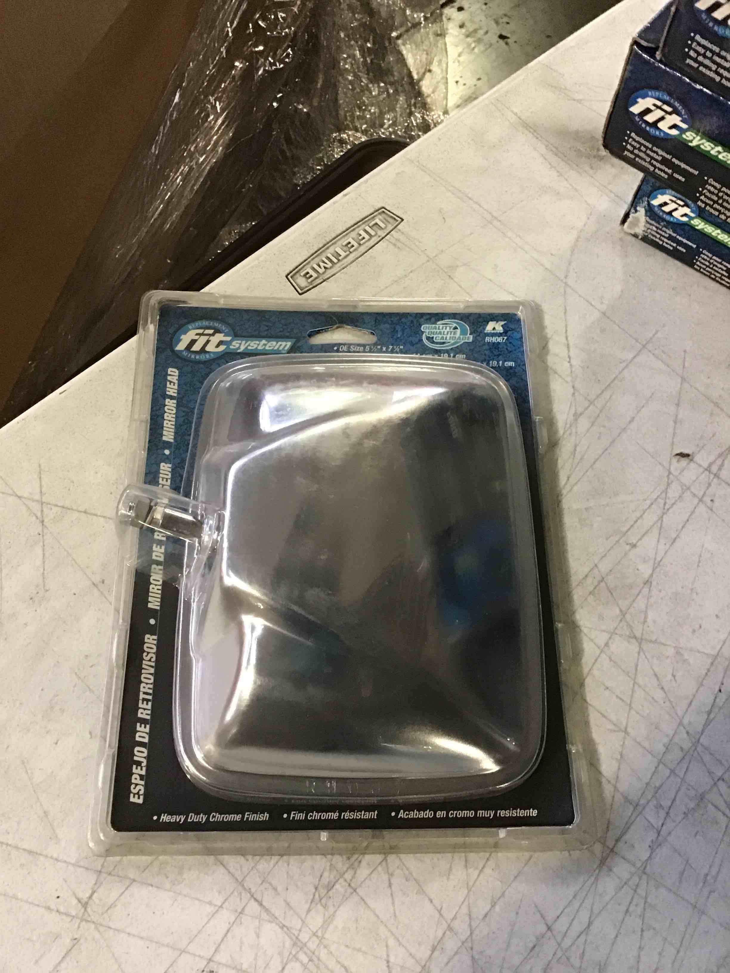 https://s3.amazonaws.com/lotting-images-prod/bidfta/RED5145349_1694175518678.jpeg