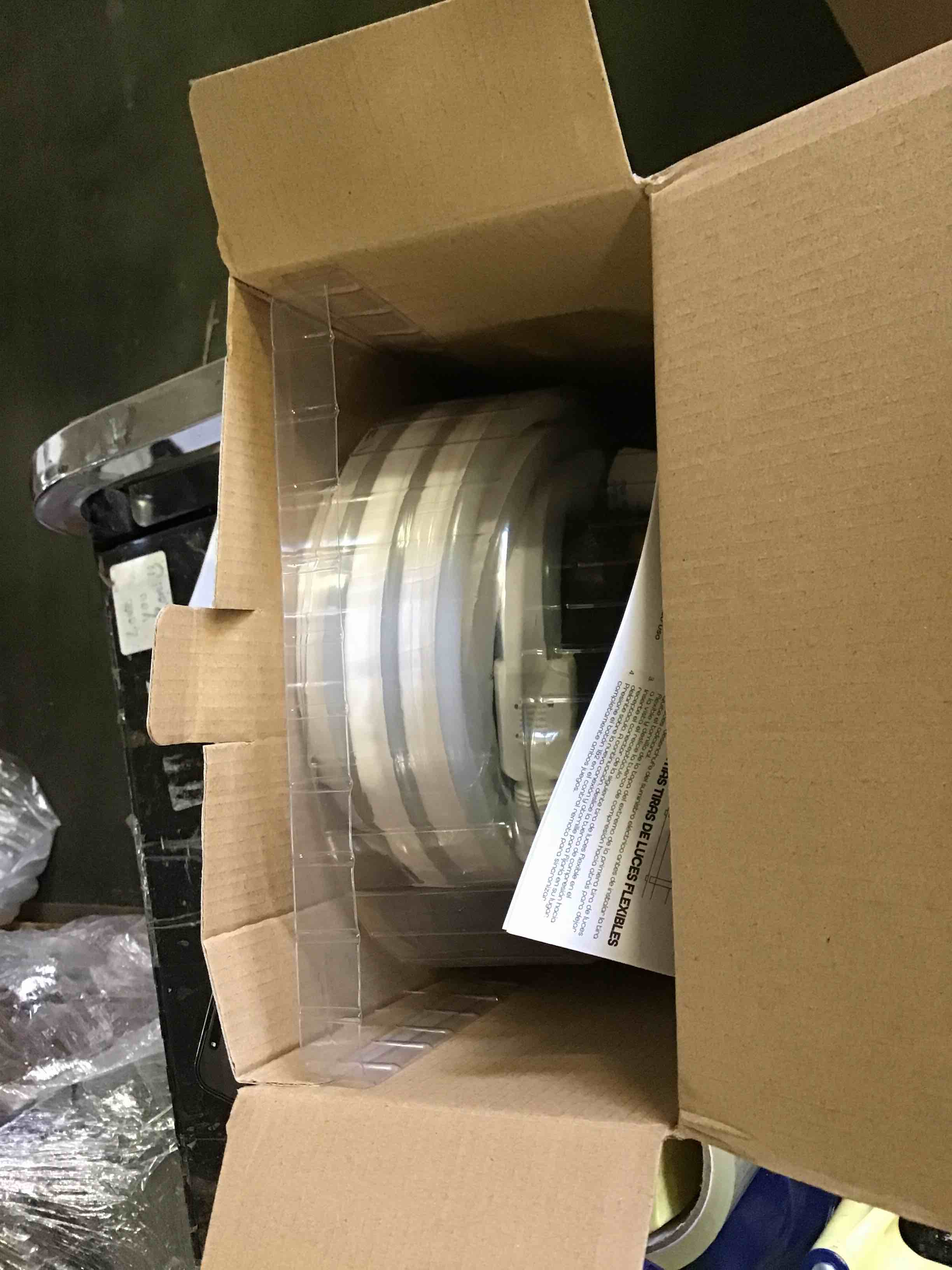 https://s3.amazonaws.com/lotting-images-prod/bidfta/RED5148635_1693236346421.jpeg