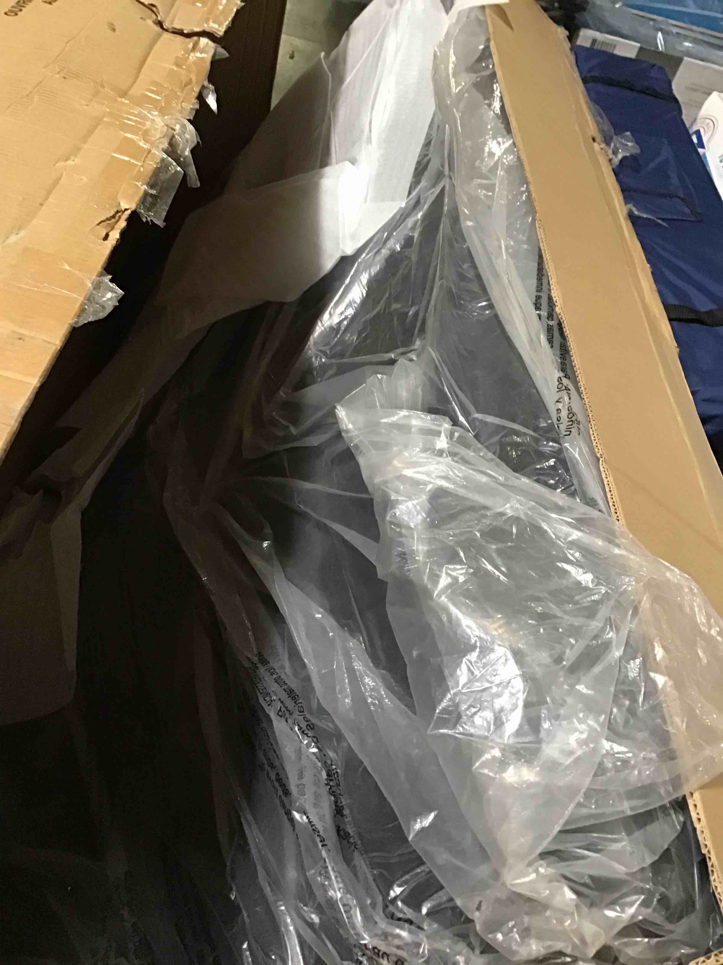 https://s3.amazonaws.com/lotting-images-prod/bidfta/RED5148764_1693322754089.jpeg