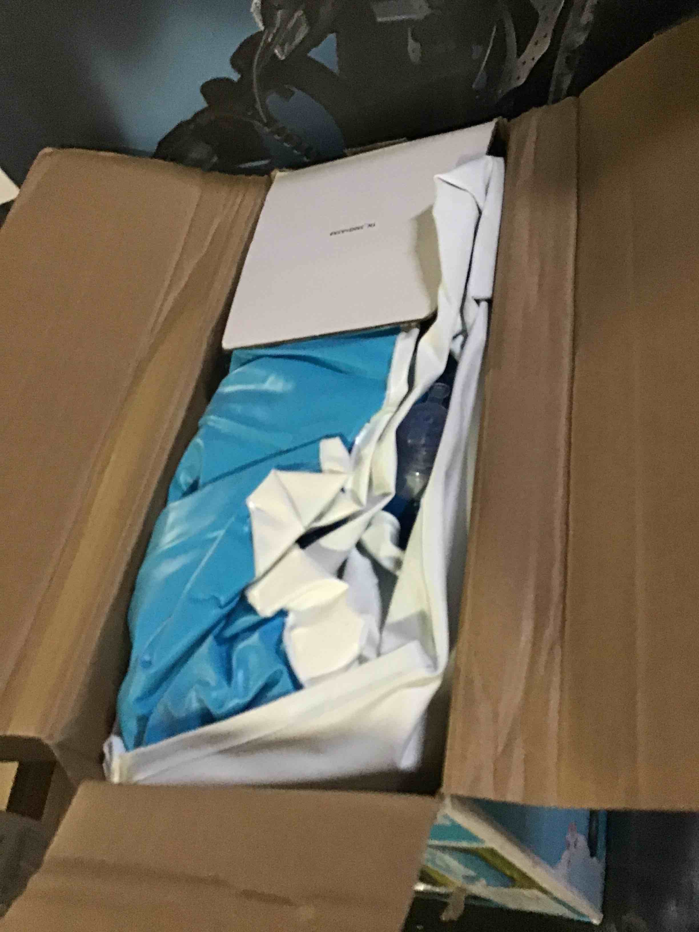 https://s3.amazonaws.com/lotting-images-prod/bidfta/RED5149288_1694098528193.jpeg