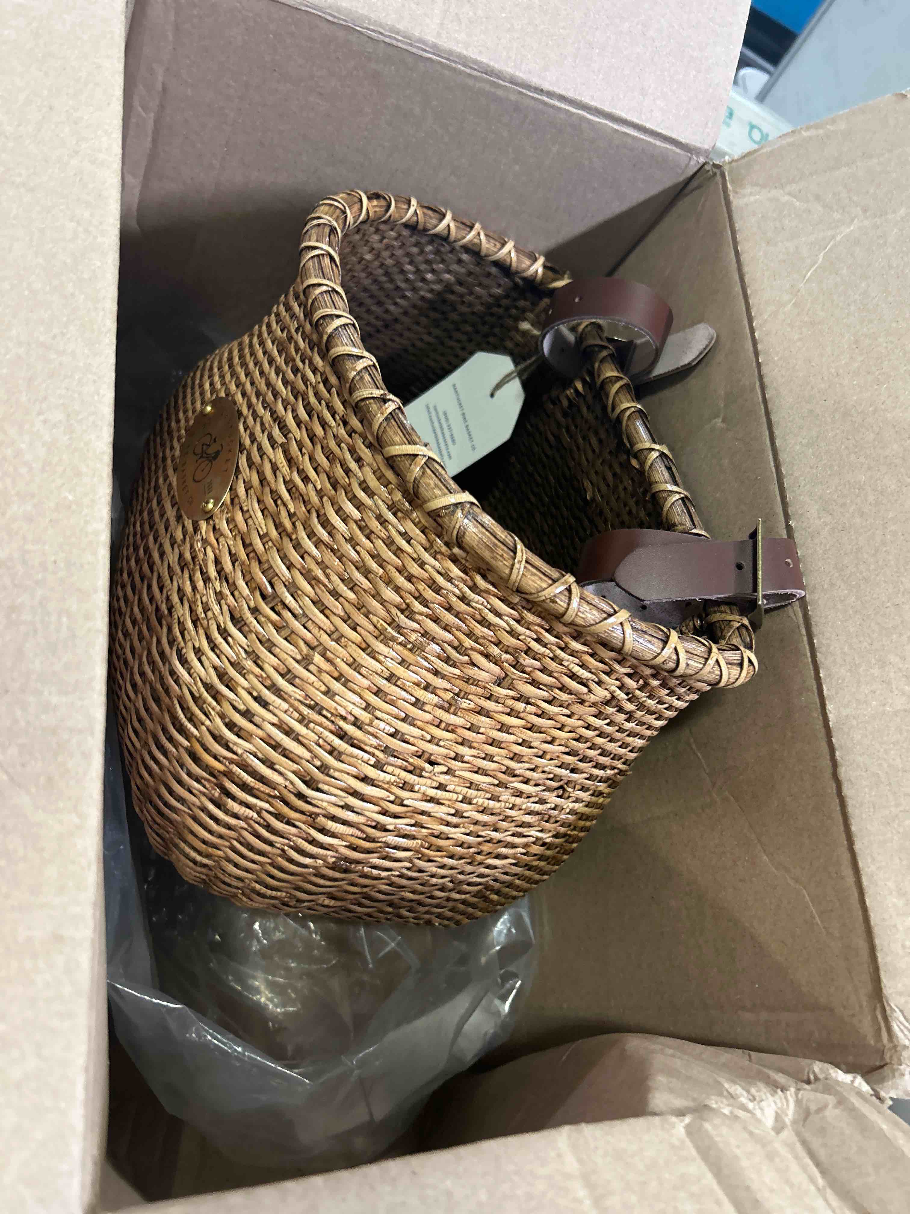 https://s3.amazonaws.com/lotting-images-prod/bidfta/RED5149984_1692906415312.jpeg