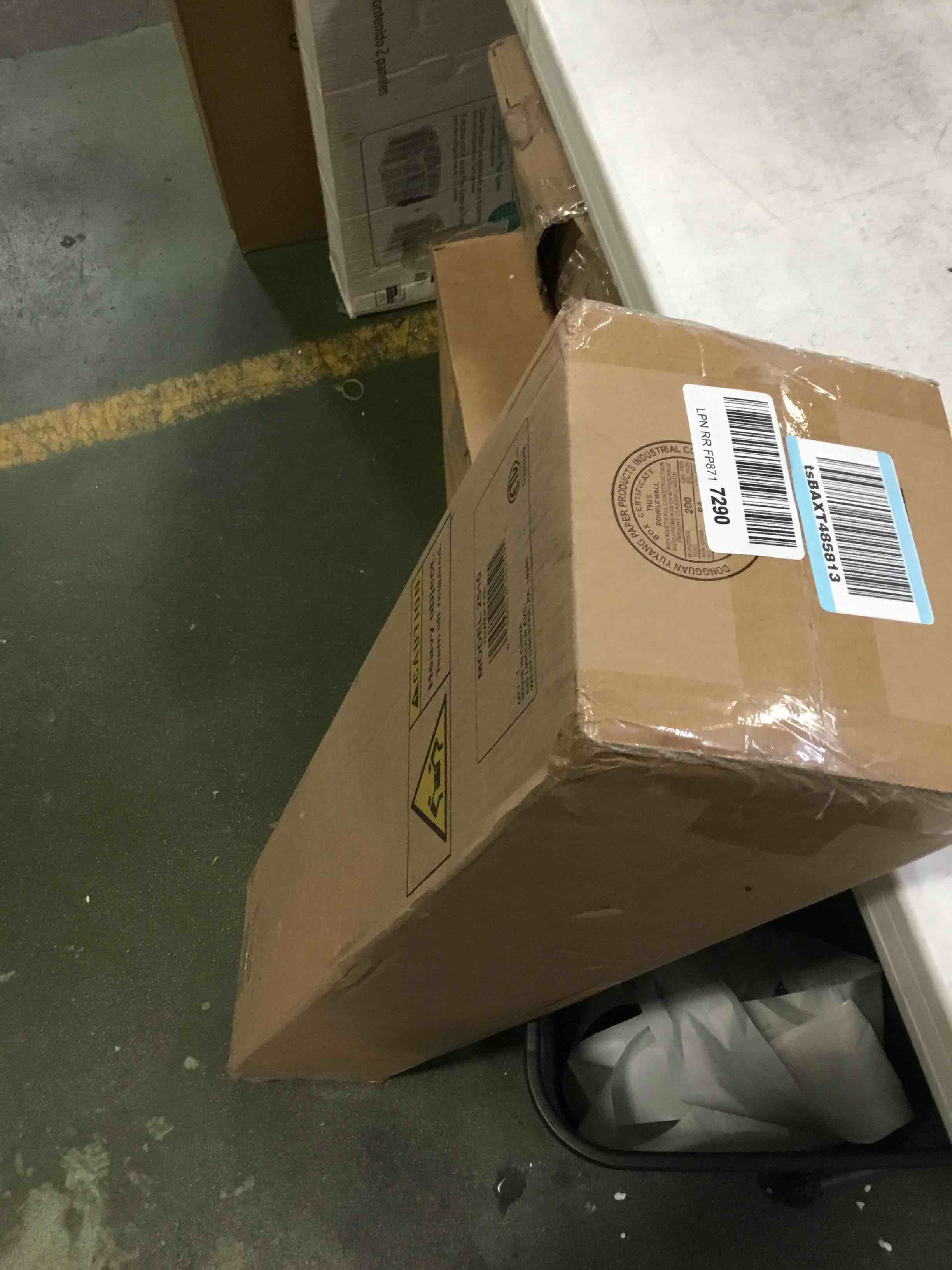 https://s3.amazonaws.com/lotting-images-prod/bidfta/RED5150111_1692985319454.jpeg
