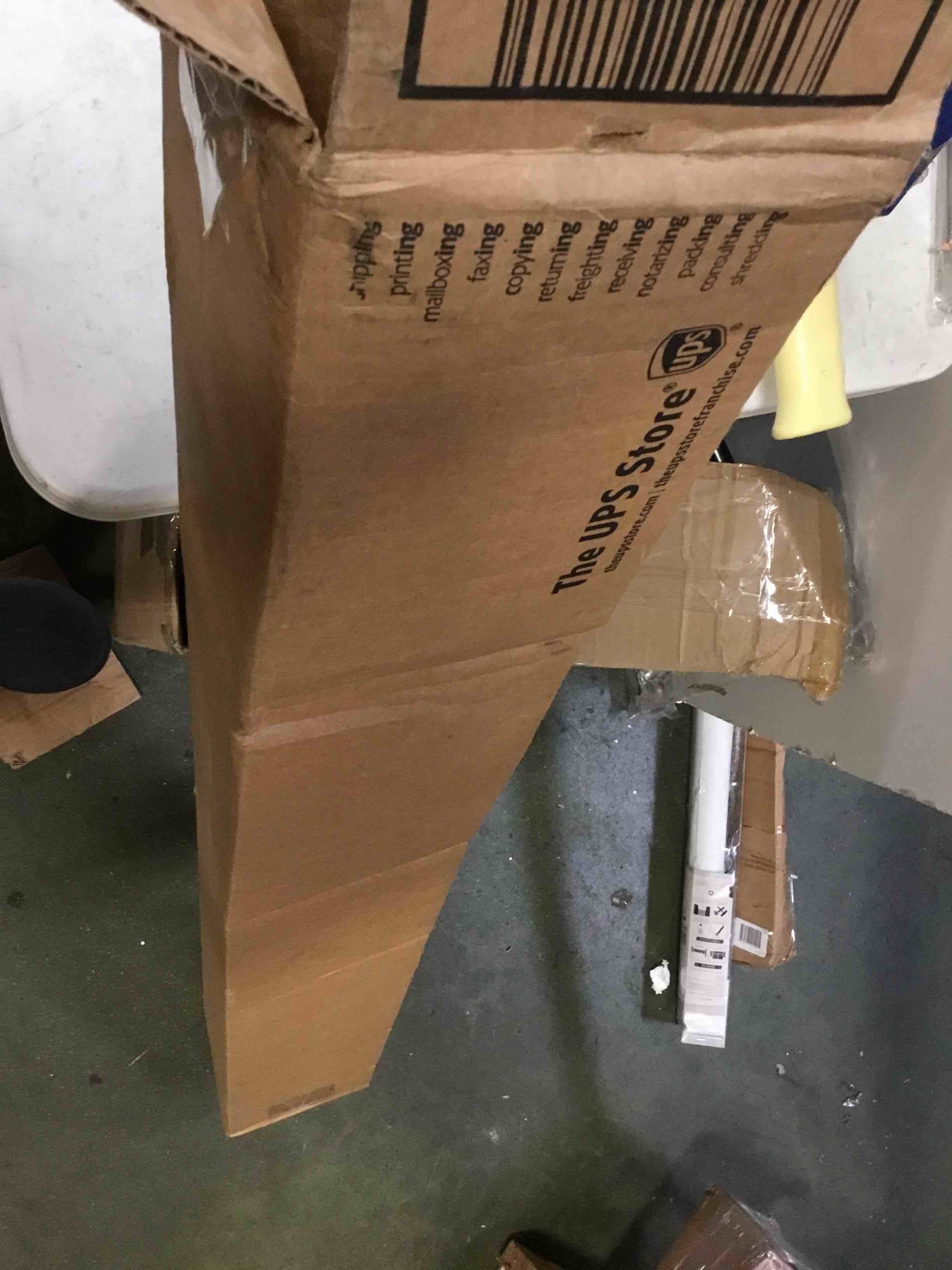 https://s3.amazonaws.com/lotting-images-prod/bidfta/RED5150180_1693056883422.jpeg