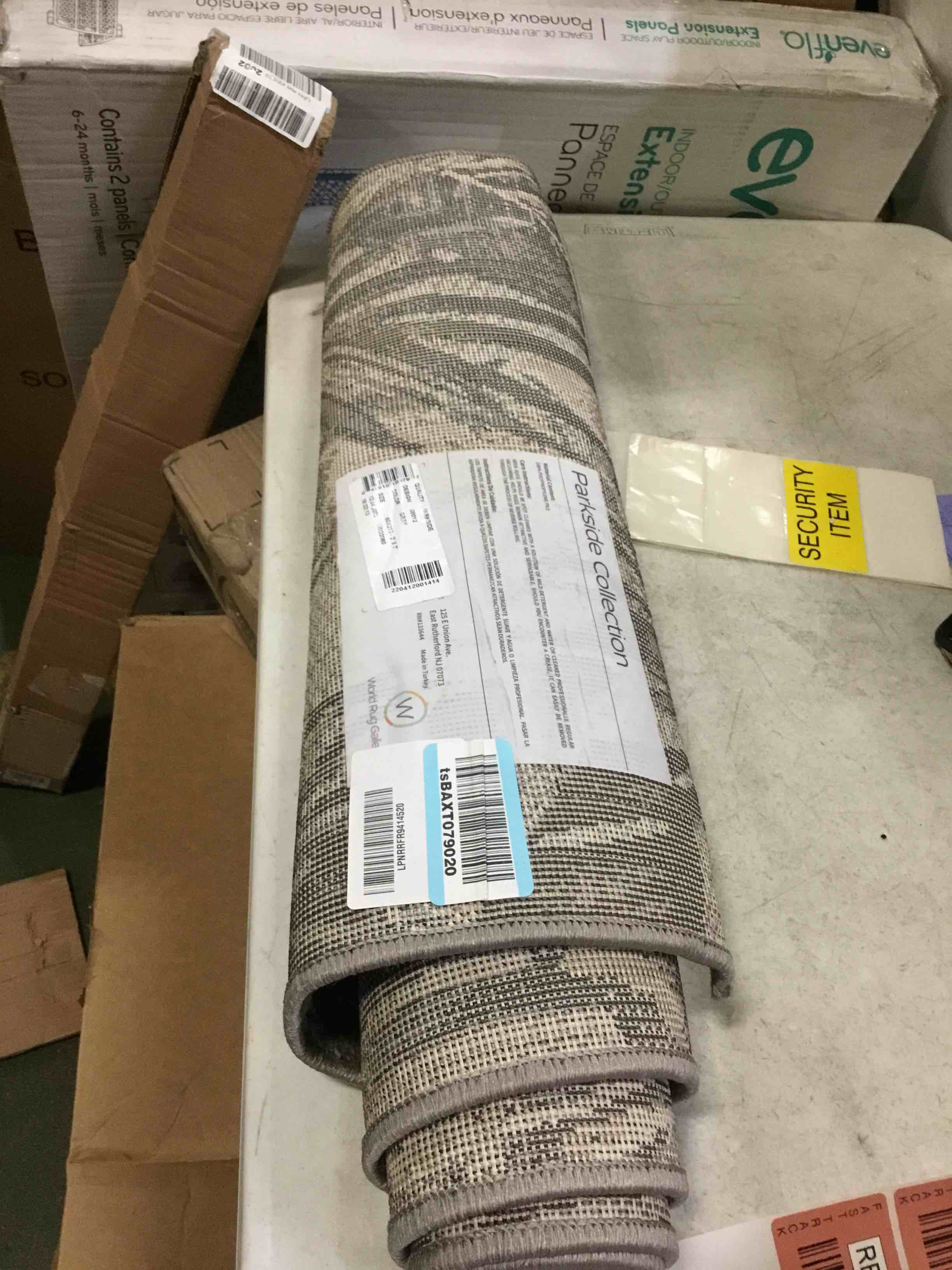 https://s3.amazonaws.com/lotting-images-prod/bidfta/RED5150202_1693061451093.jpeg