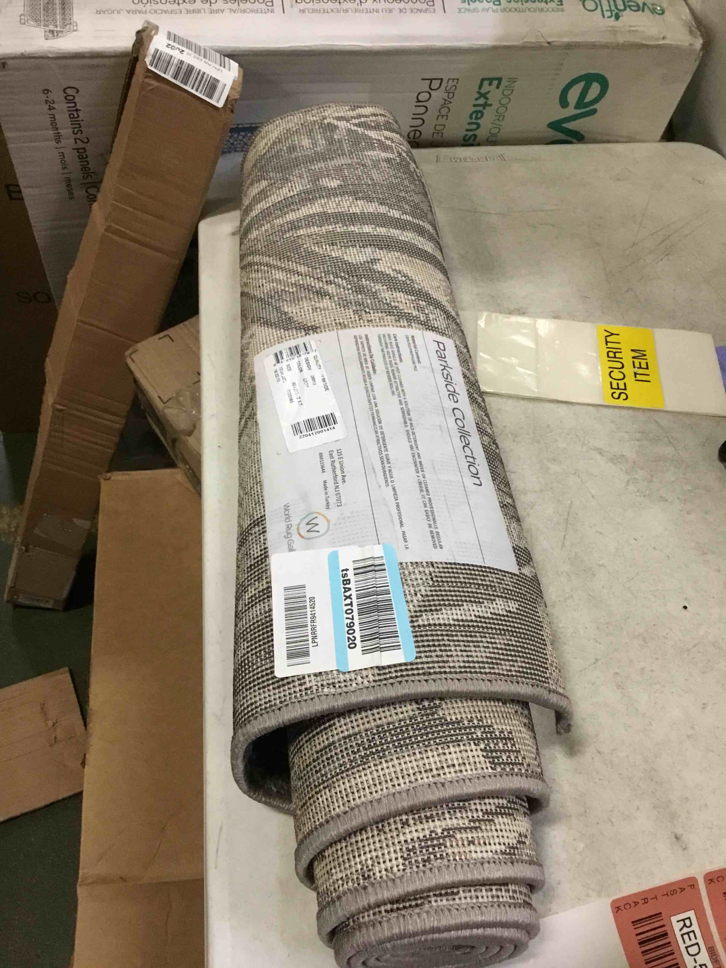 https://s3.amazonaws.com/lotting-images-prod/bidfta/RED5150202_1693061452651.jpeg