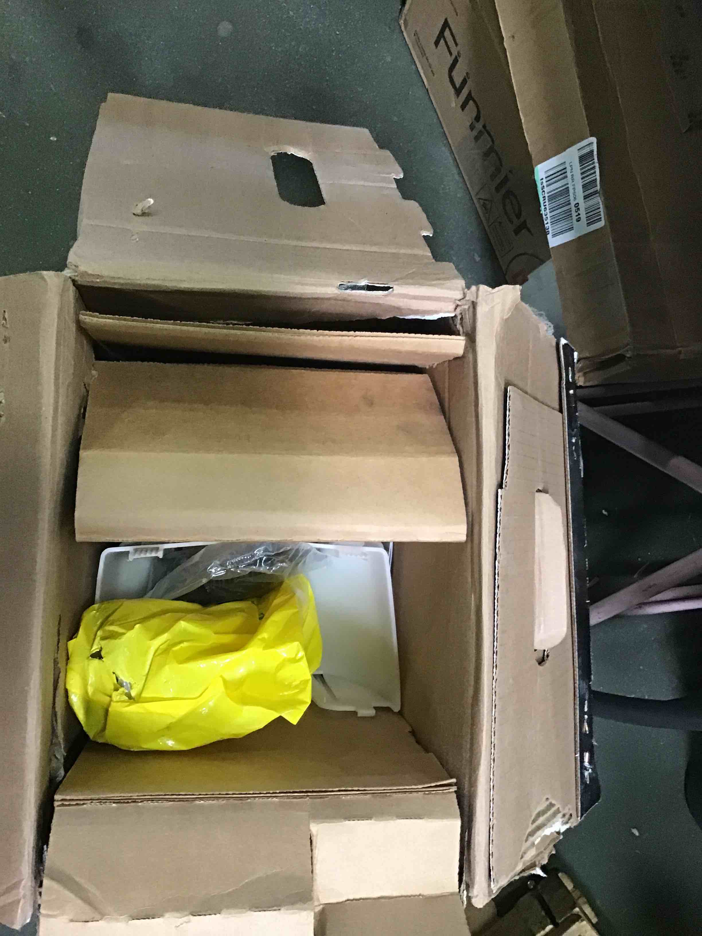 https://s3.amazonaws.com/lotting-images-prod/bidfta/RED5150738_1693507266540.jpeg