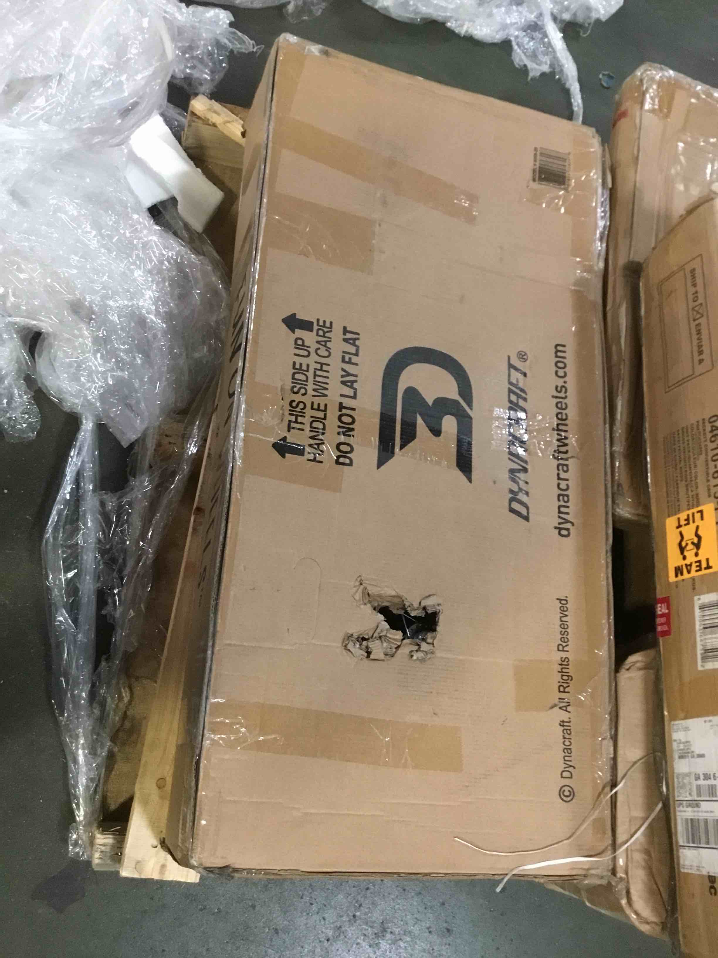 https://s3.amazonaws.com/lotting-images-prod/bidfta/RED5151098_1694003907143.jpeg