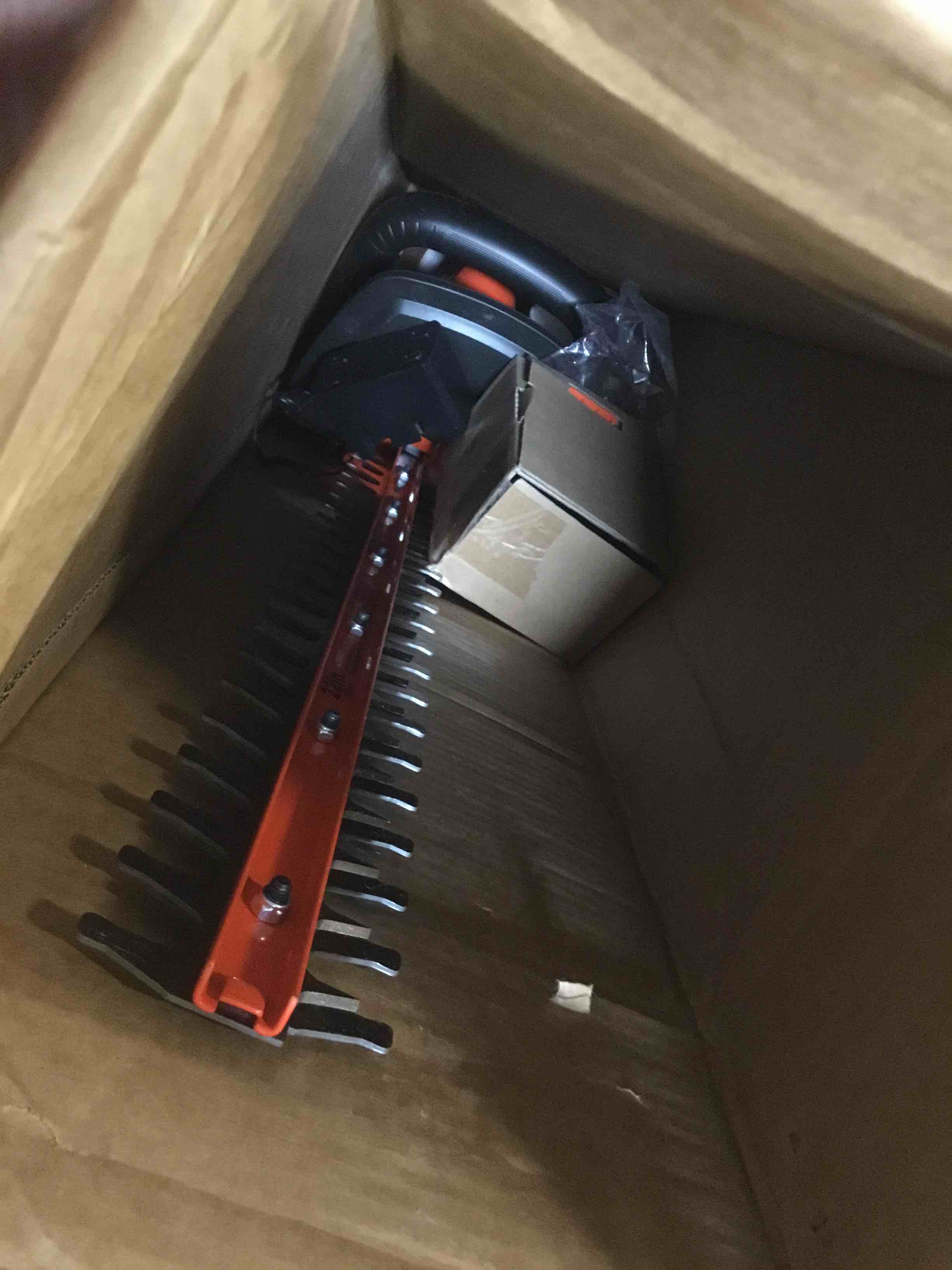 https://s3.amazonaws.com/lotting-images-prod/bidfta/RED5151110_1694006078578.jpeg
