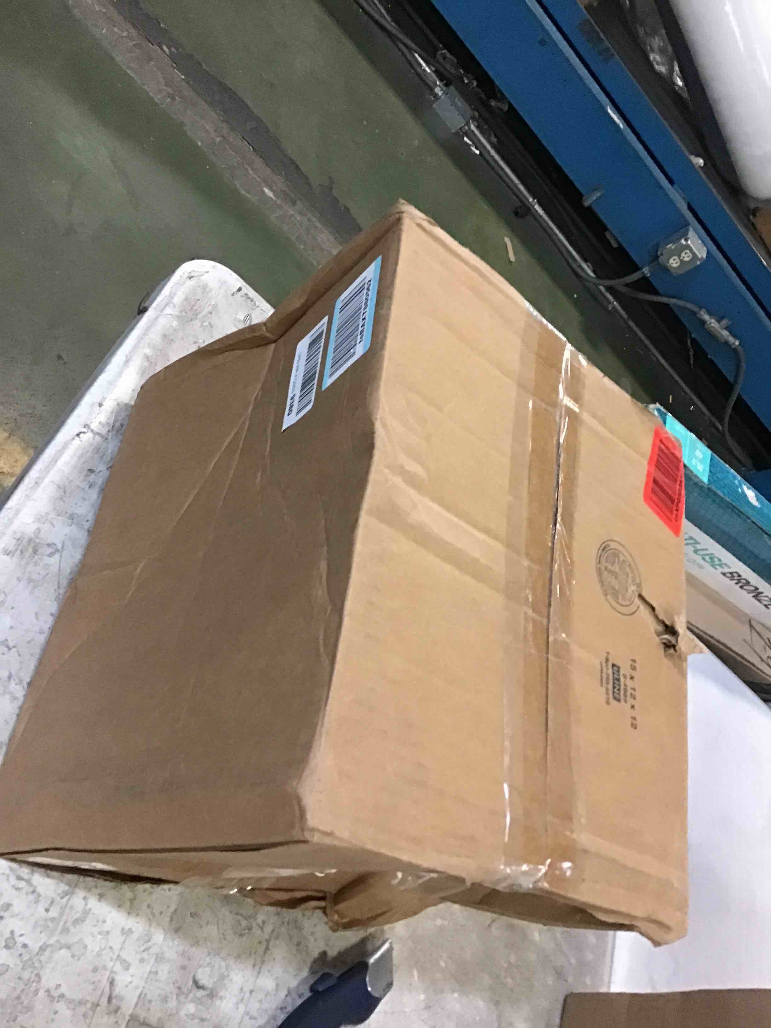 https://s3.amazonaws.com/lotting-images-prod/bidfta/RED5151417_1694181247848.jpeg