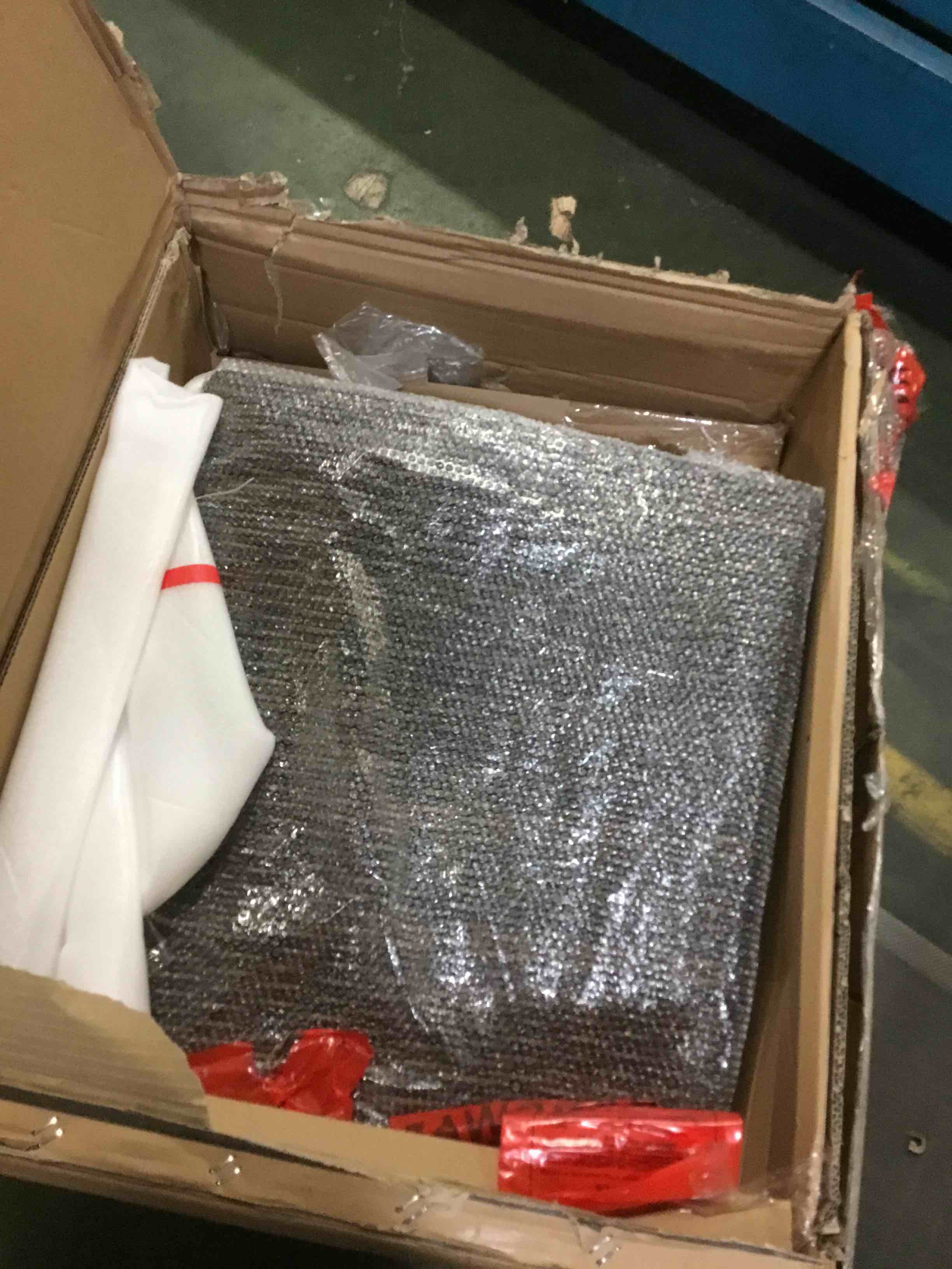 https://s3.amazonaws.com/lotting-images-prod/bidfta/RED5152959_1692968378664.jpeg