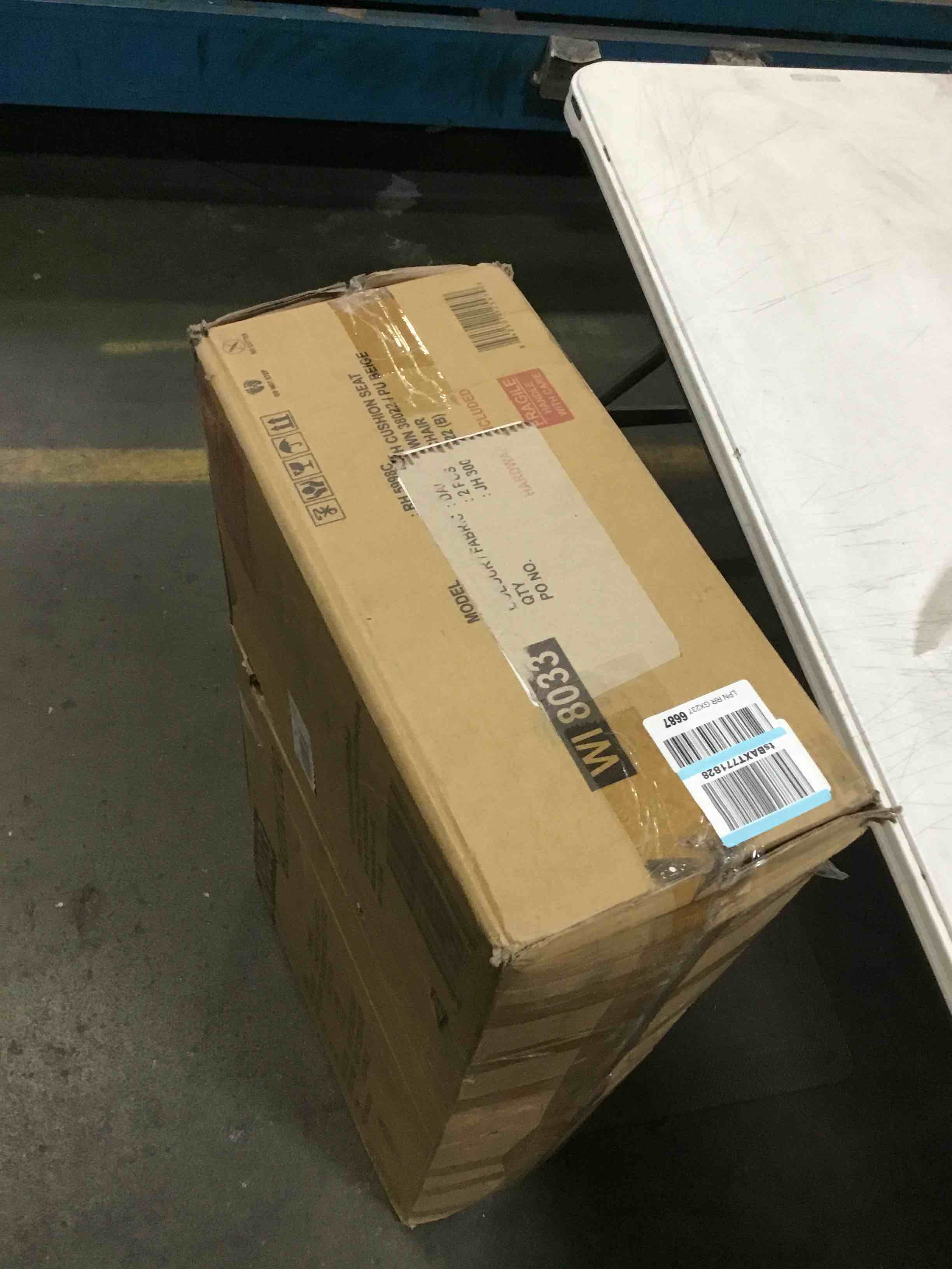 https://s3.amazonaws.com/lotting-images-prod/bidfta/RED5152966_1692971214182.jpeg