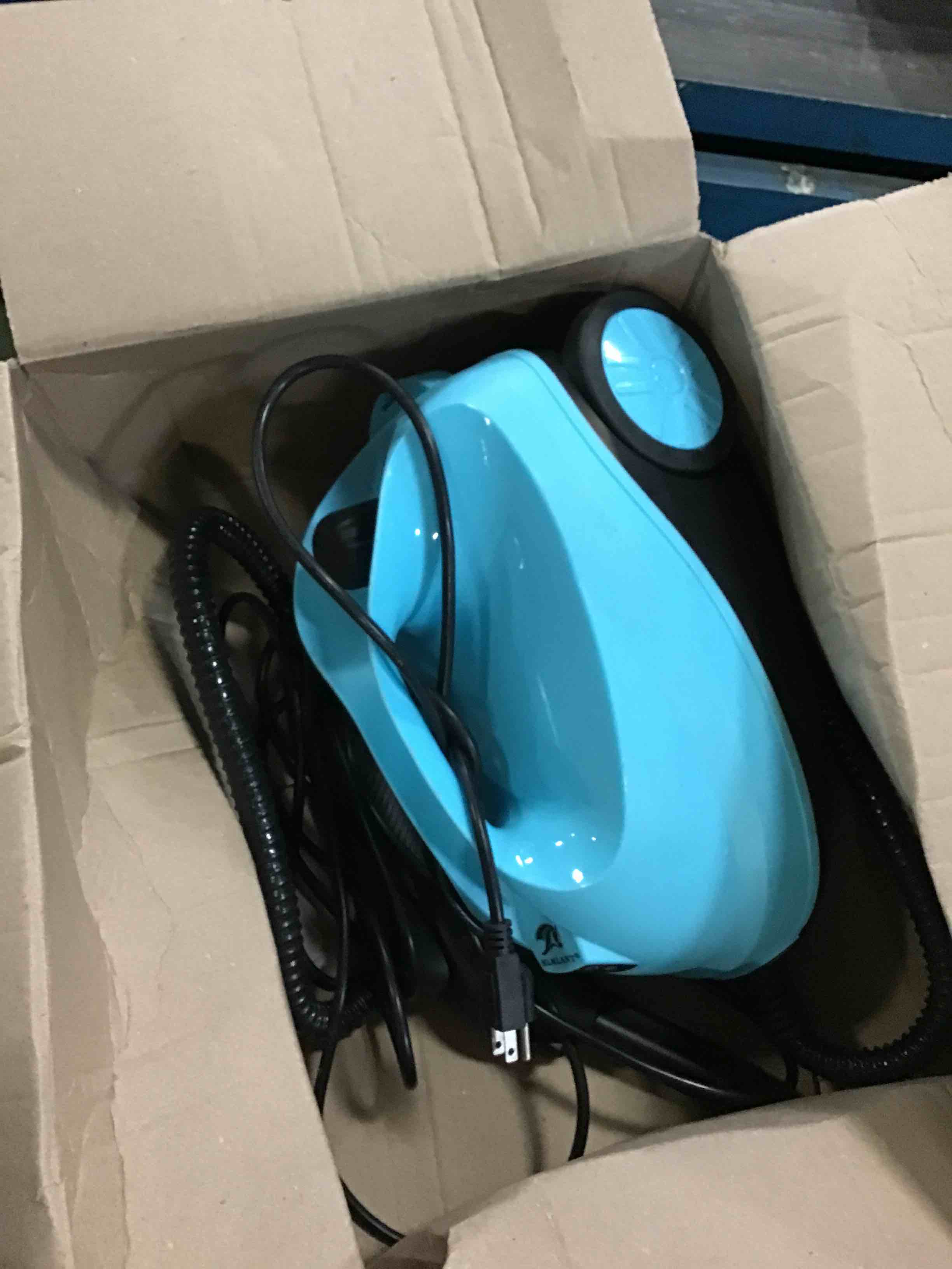 https://s3.amazonaws.com/lotting-images-prod/bidfta/RED5153054_1693229722232.jpeg