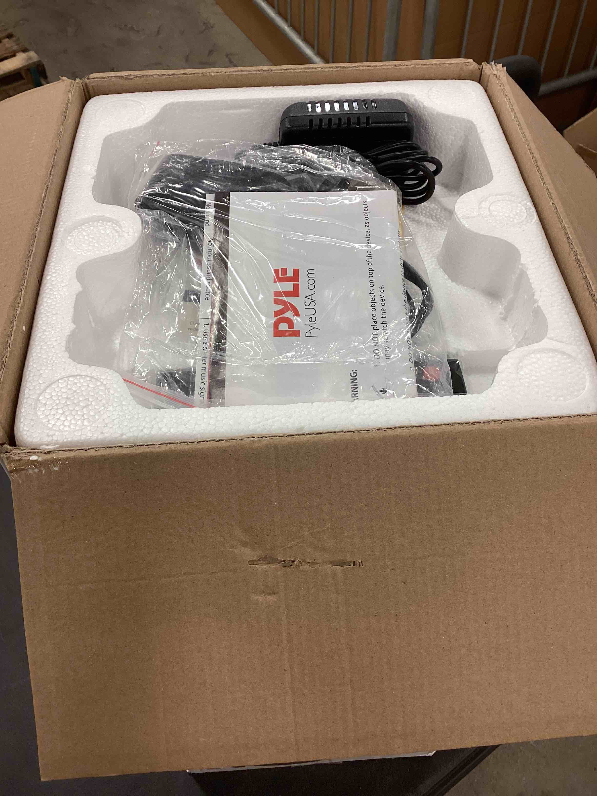 https://s3.amazonaws.com/lotting-images-prod/bidfta/RED5156185_1688571286068.jpeg