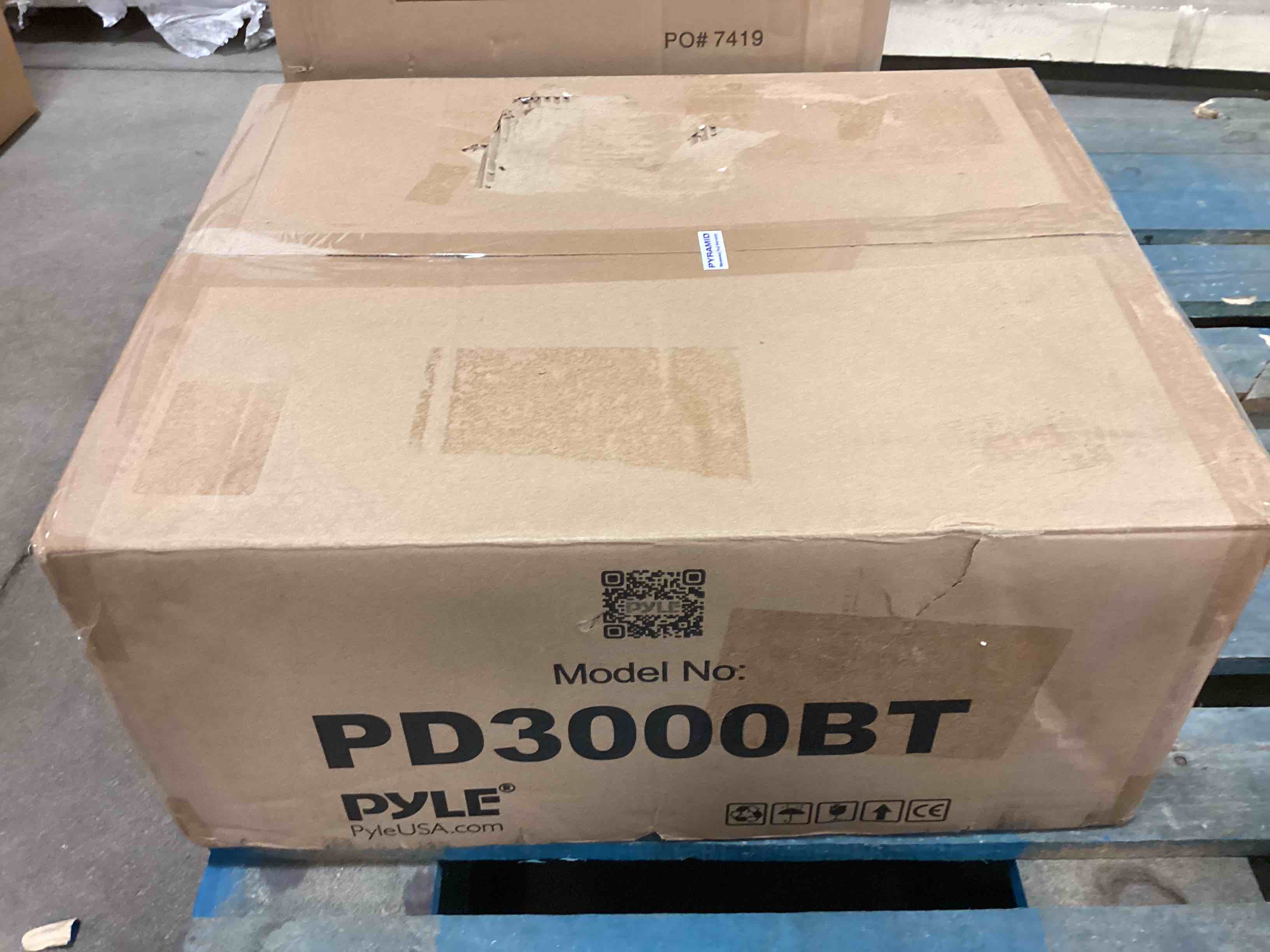 https://s3.amazonaws.com/lotting-images-prod/bidfta/RED5156554_1688658714404.jpeg