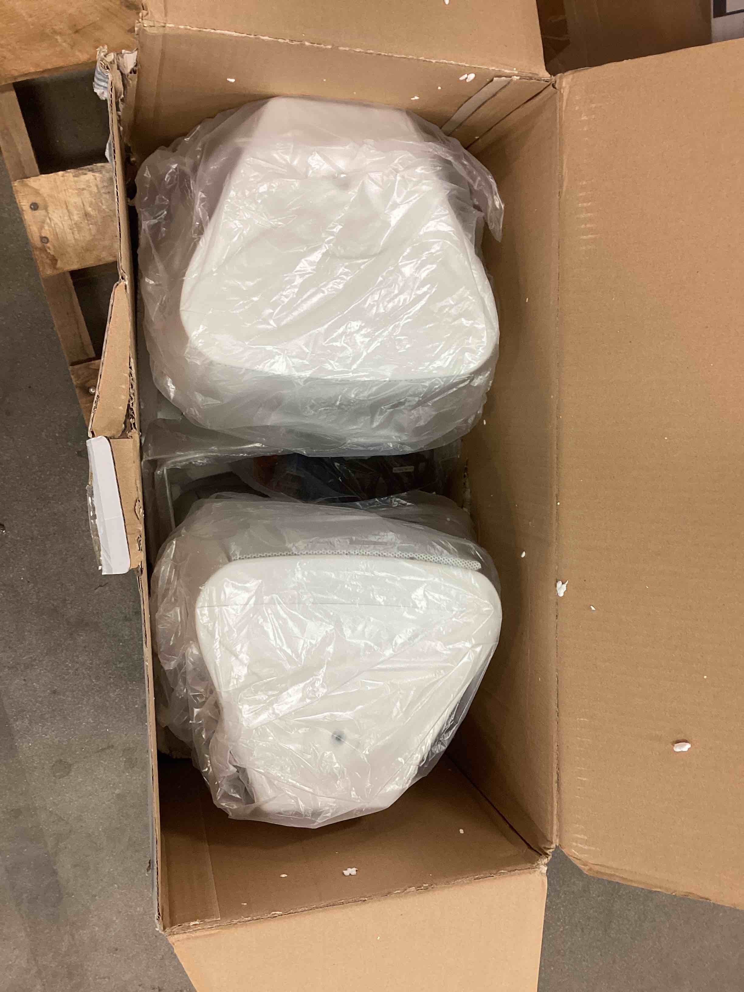 https://s3.amazonaws.com/lotting-images-prod/bidfta/RED5156857_1688994524251.jpeg