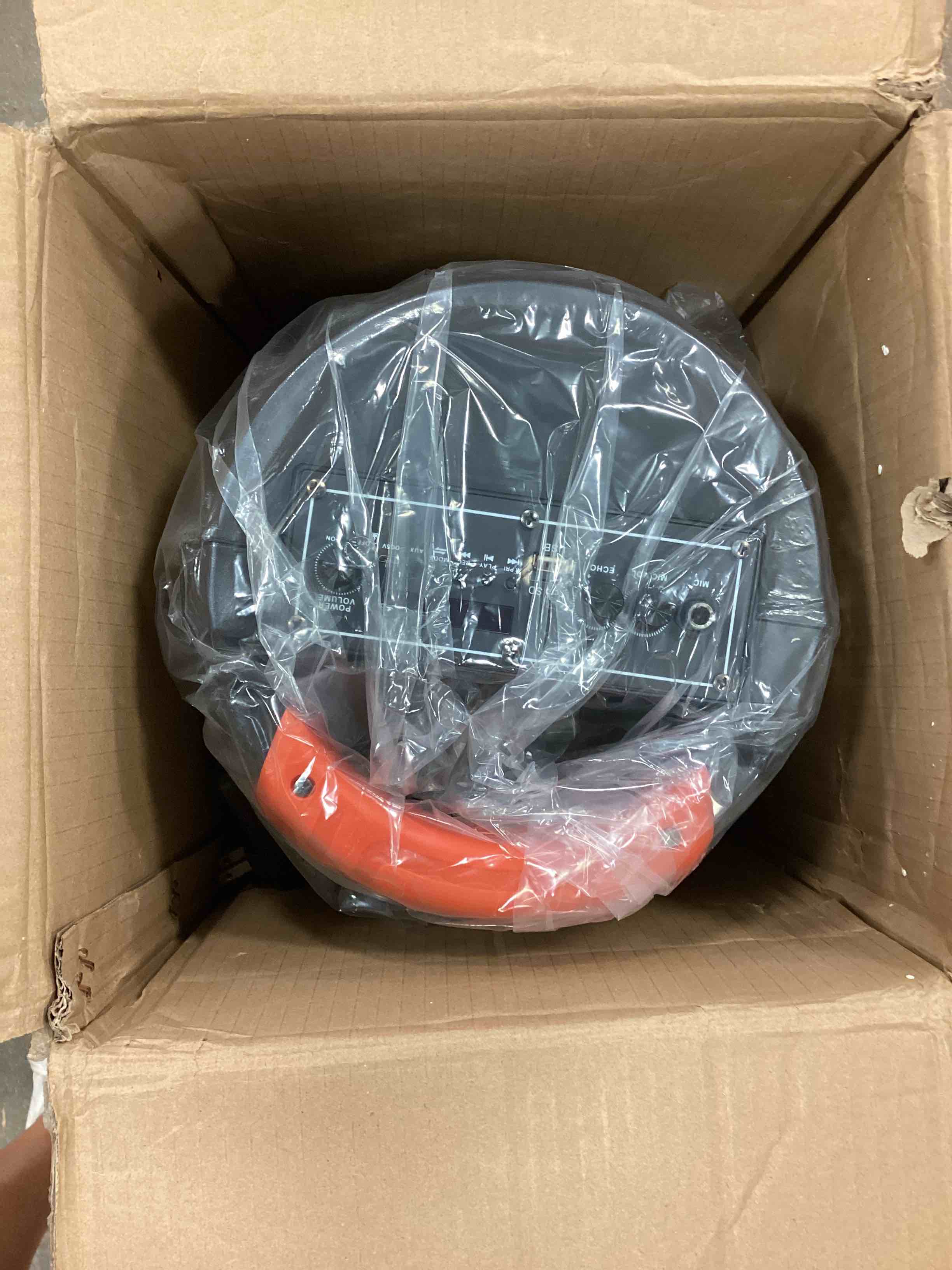https://s3.amazonaws.com/lotting-images-prod/bidfta/RED5156867_1688996312616.jpeg