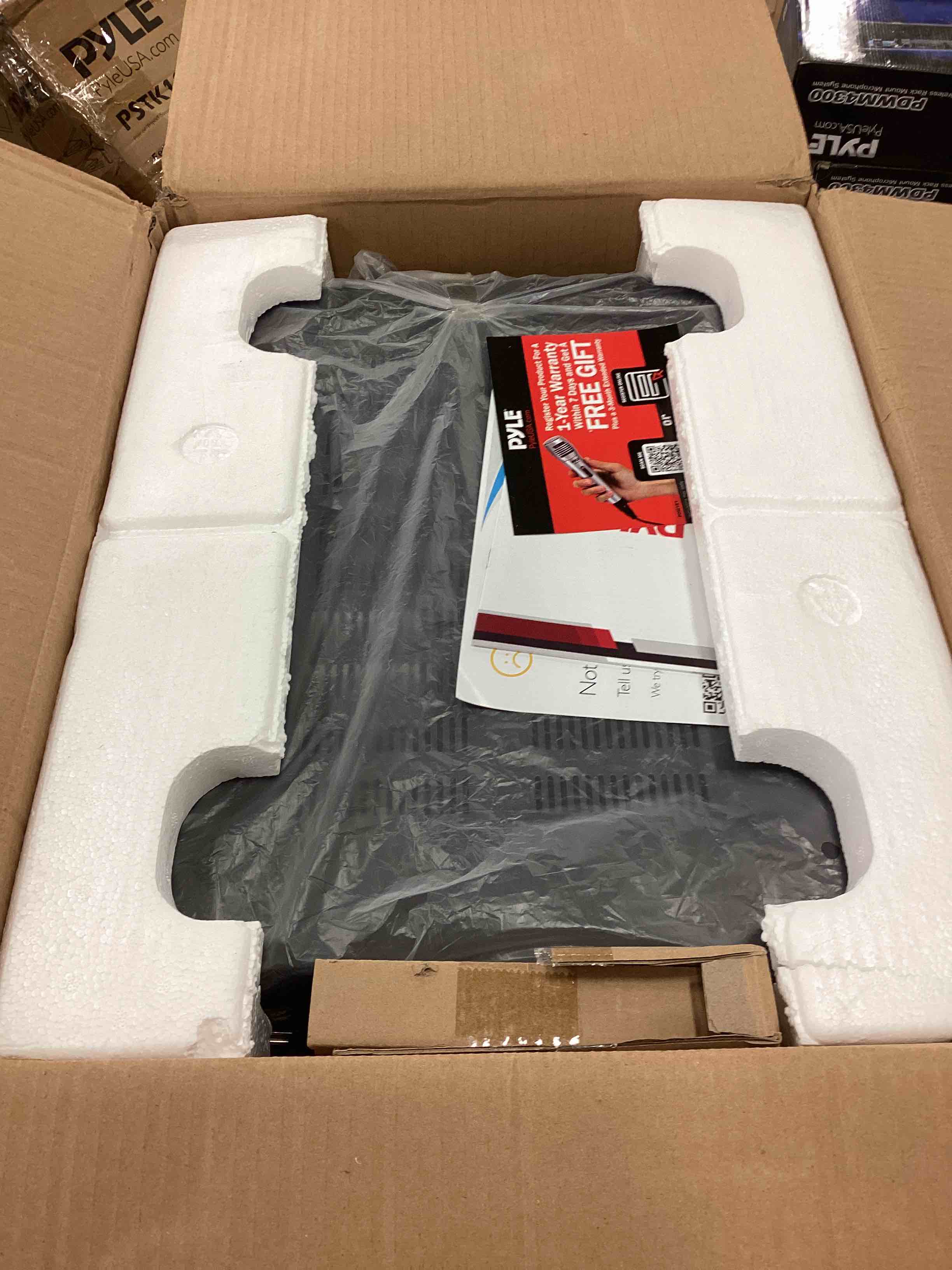 https://s3.amazonaws.com/lotting-images-prod/bidfta/RED5156871_1688996635278.jpeg
