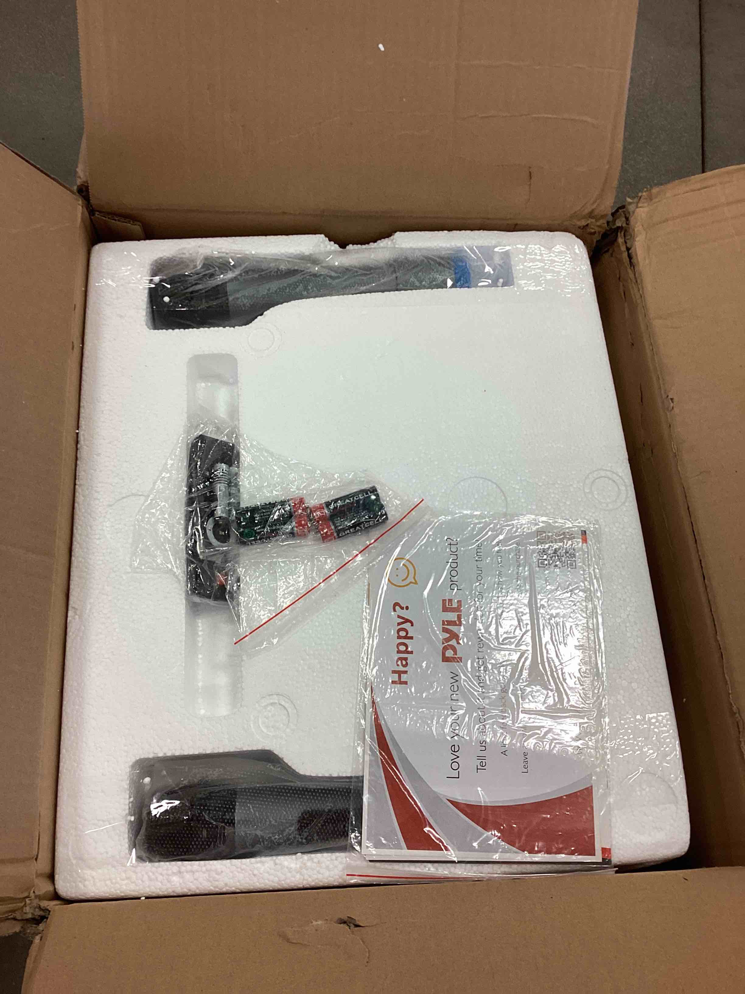 https://s3.amazonaws.com/lotting-images-prod/bidfta/RED5156907_1689002990551.jpeg