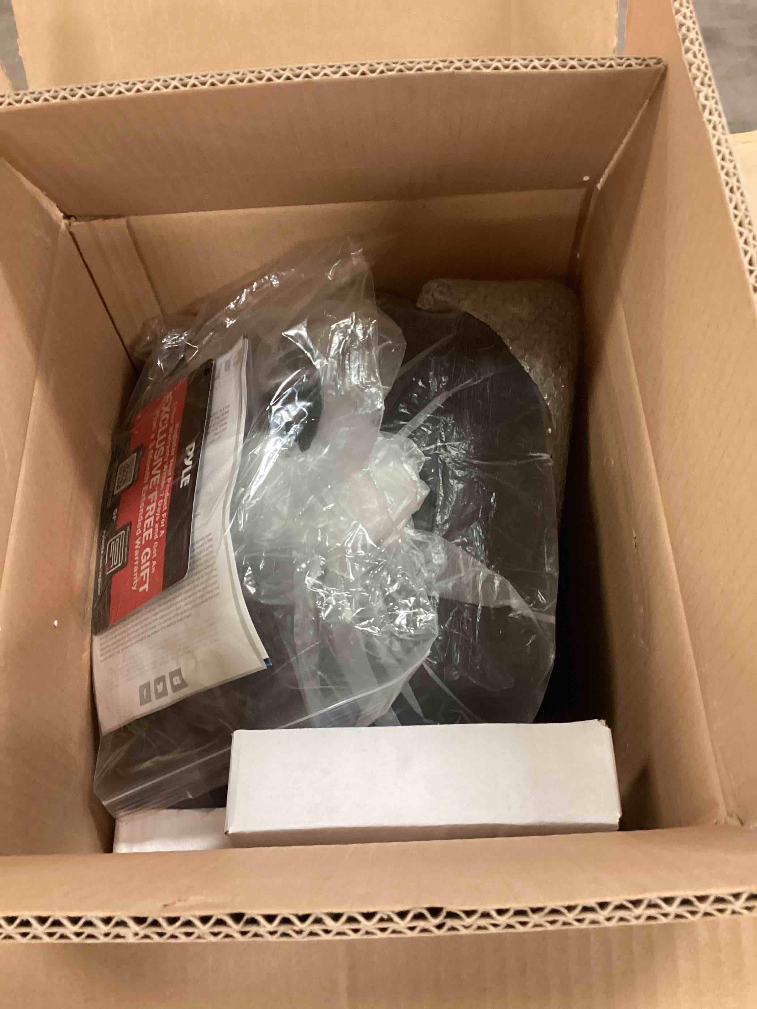 https://s3.amazonaws.com/lotting-images-prod/bidfta/RED5156918_1689004453346.jpeg