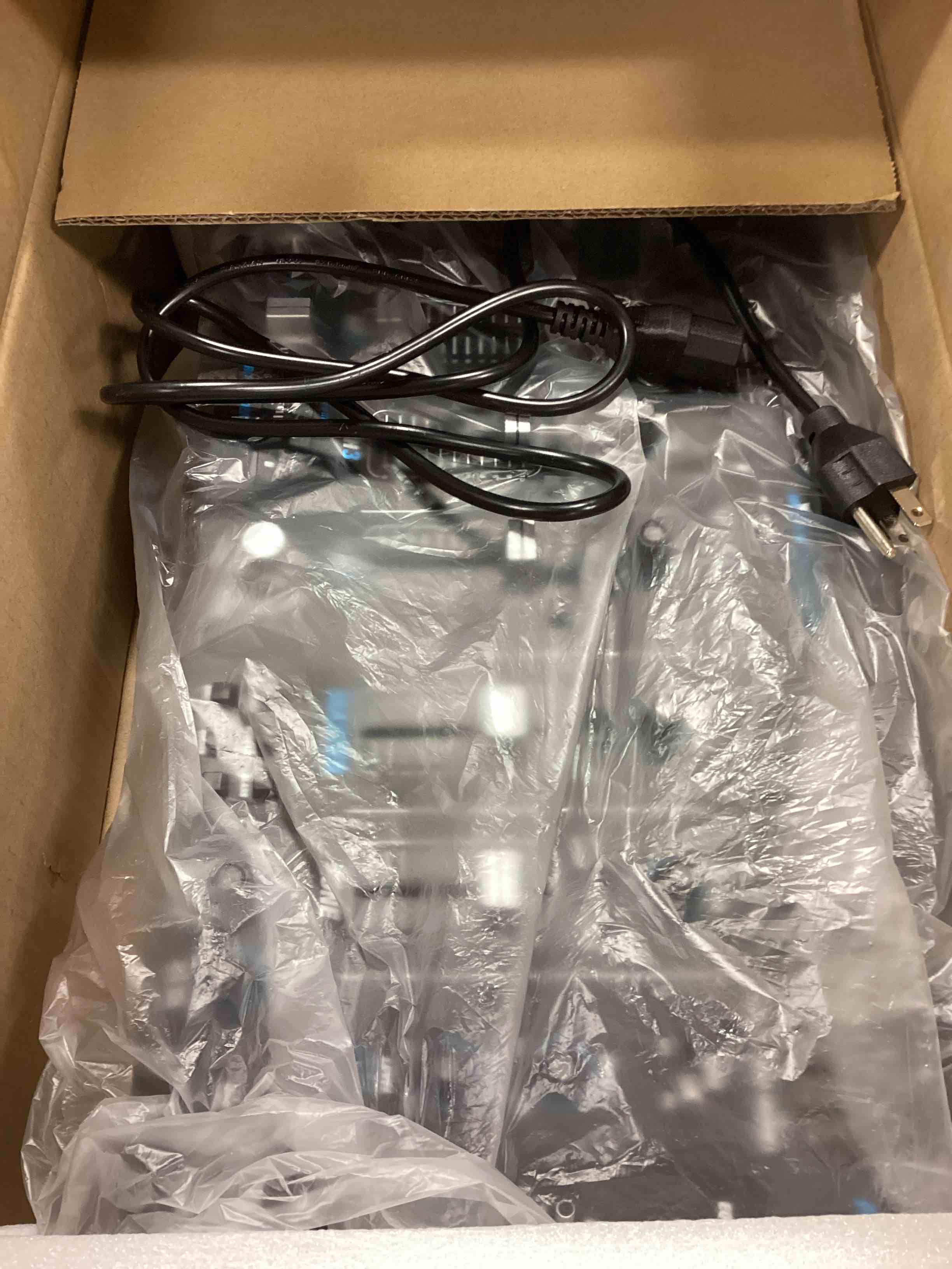 https://s3.amazonaws.com/lotting-images-prod/bidfta/RED5156920_1689004913591.jpeg