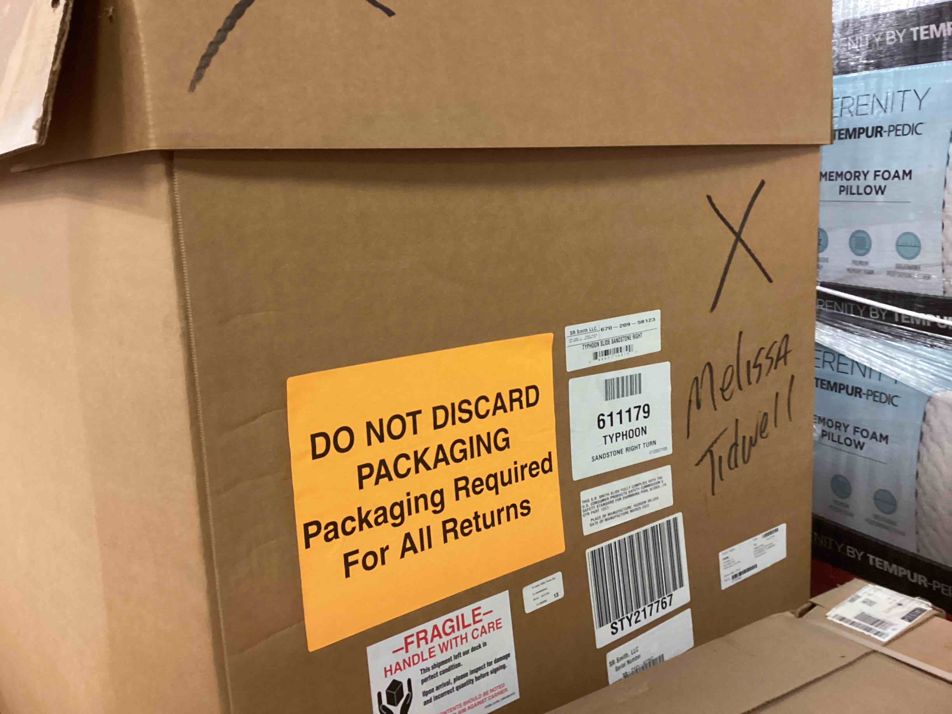 https://s3.amazonaws.com/lotting-images-prod/bidfta/RED5157008_1689095351314.jpeg