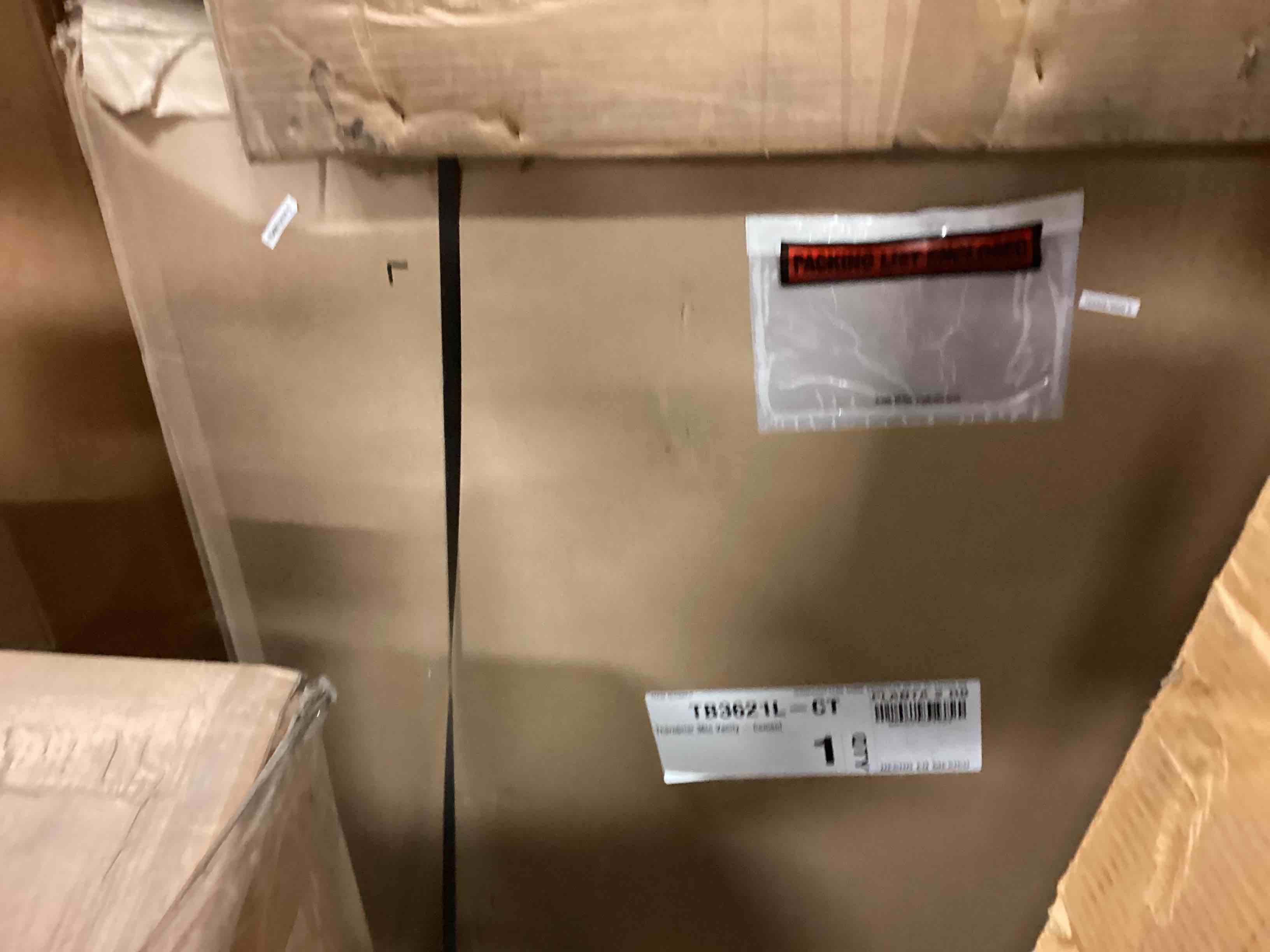 https://s3.amazonaws.com/lotting-images-prod/bidfta/RED5157011_1689096729426.jpeg