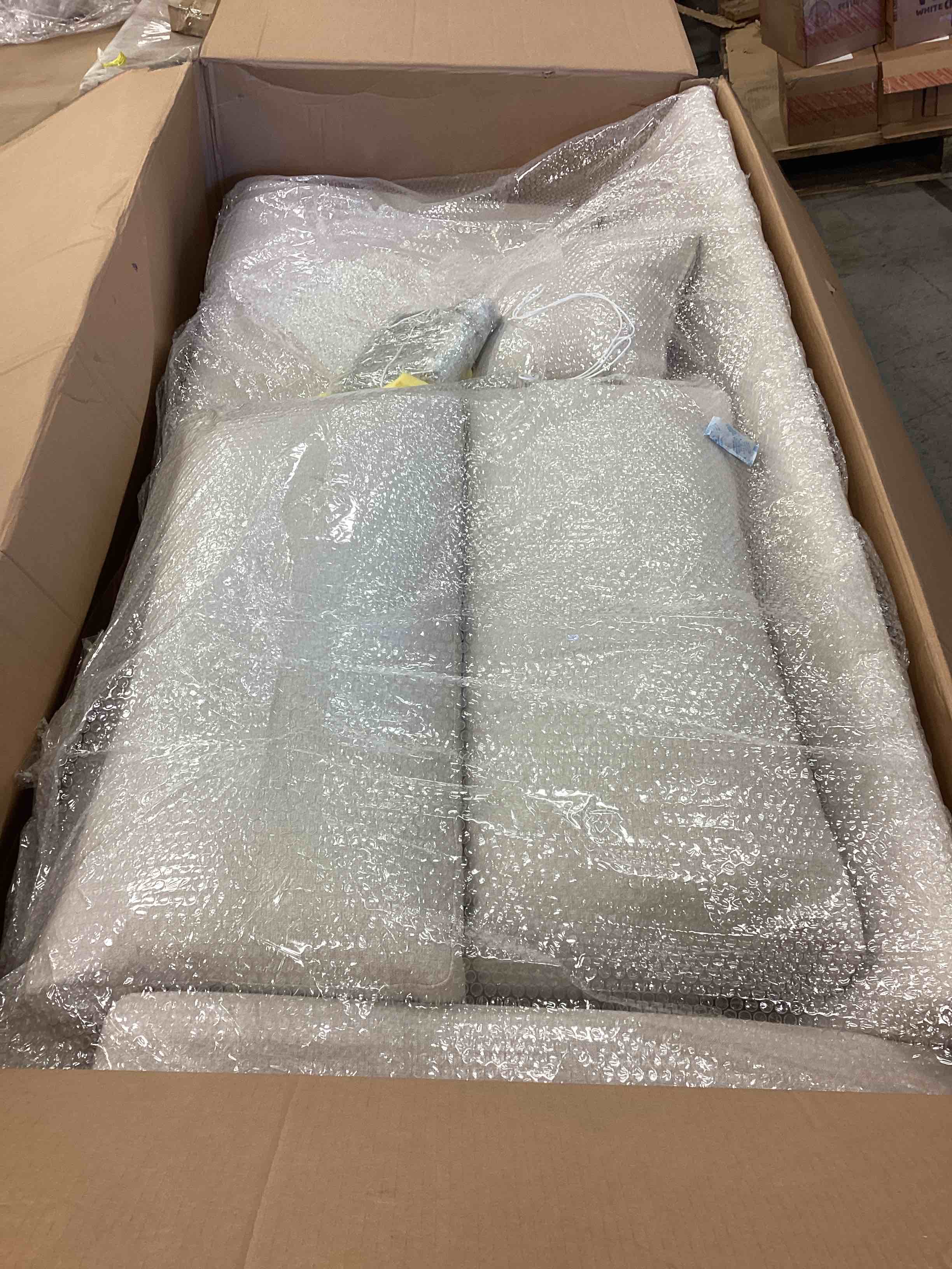 https://s3.amazonaws.com/lotting-images-prod/bidfta/RED5157241_1689355103294.jpeg