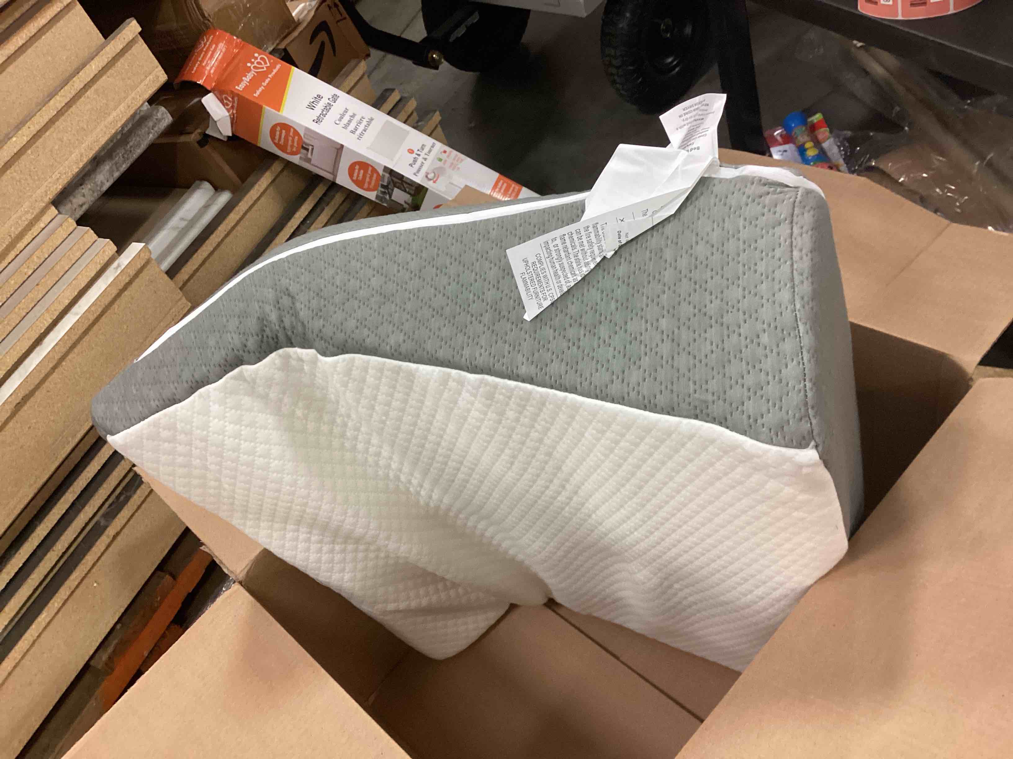 https://s3.amazonaws.com/lotting-images-prod/bidfta/RED5159824_1695659900358.jpeg