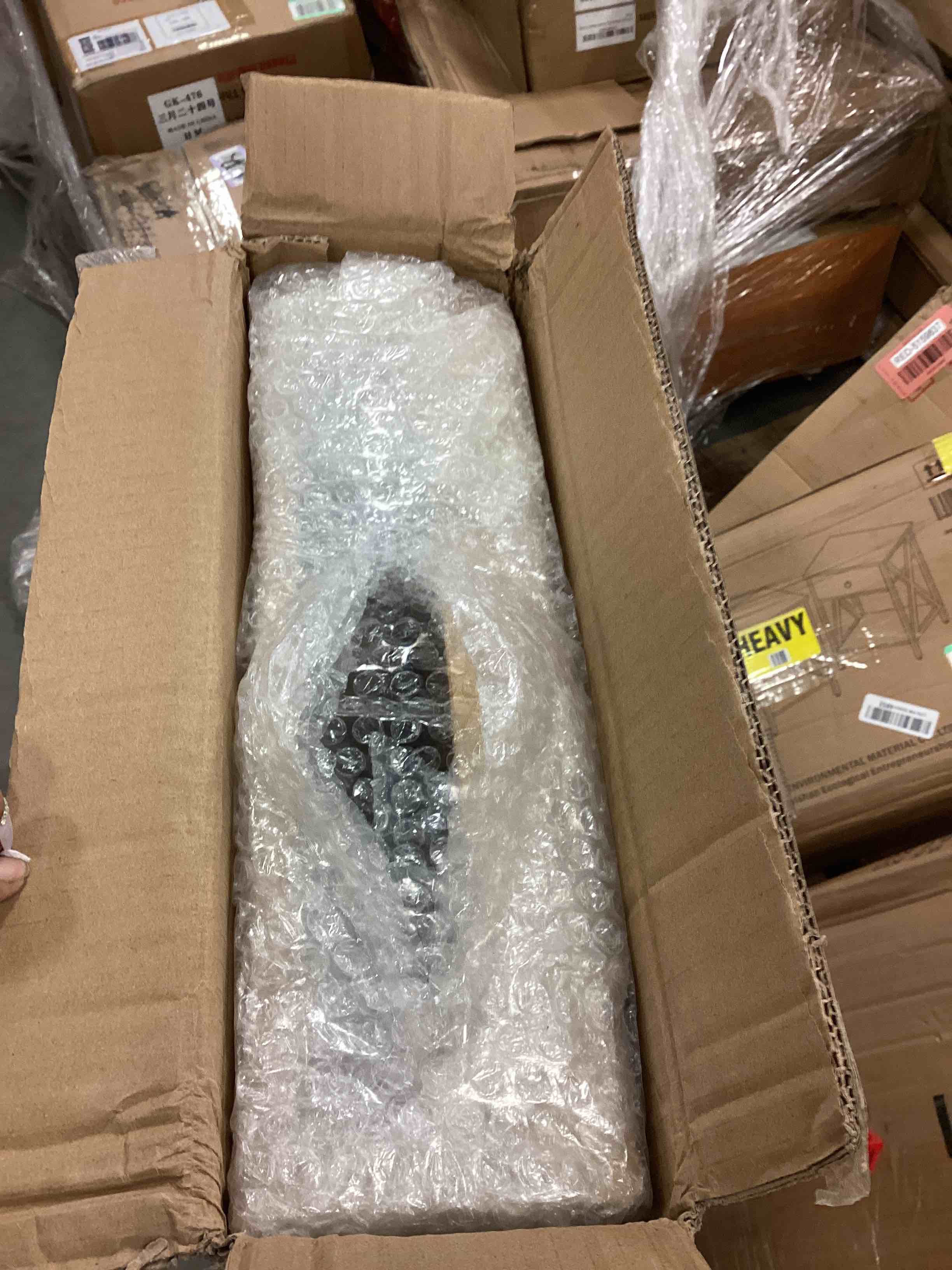 https://s3.amazonaws.com/lotting-images-prod/bidfta/RED5159829_1695669137452.jpeg