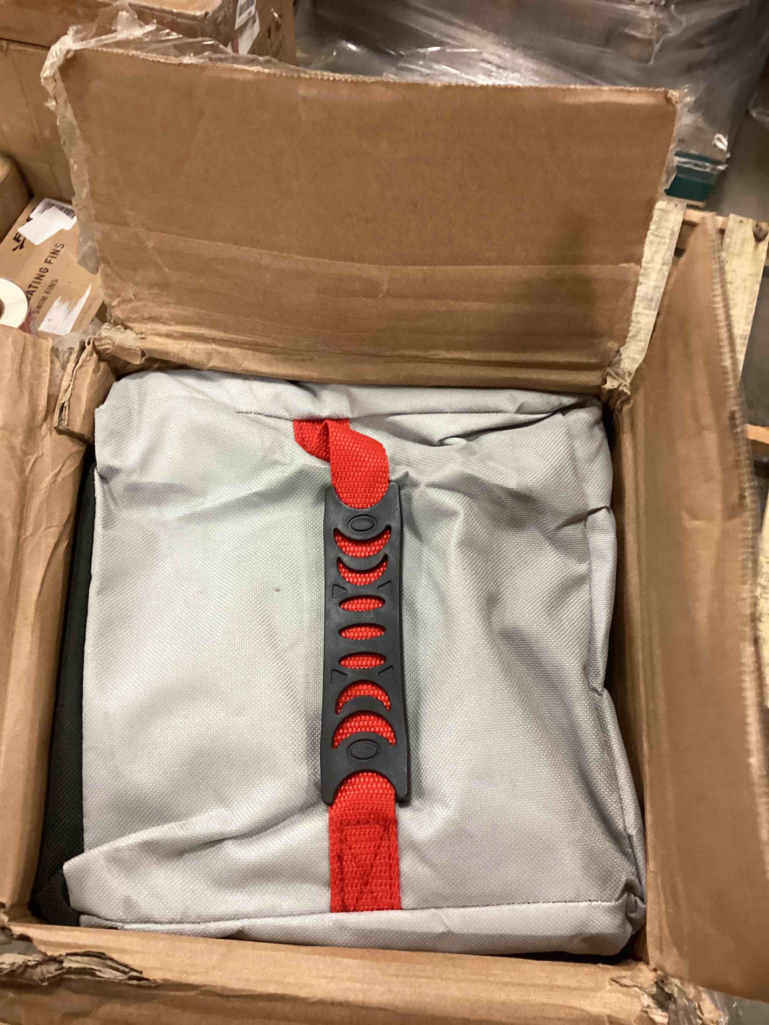 https://s3.amazonaws.com/lotting-images-prod/bidfta/RED515_1692902151327.jpeg